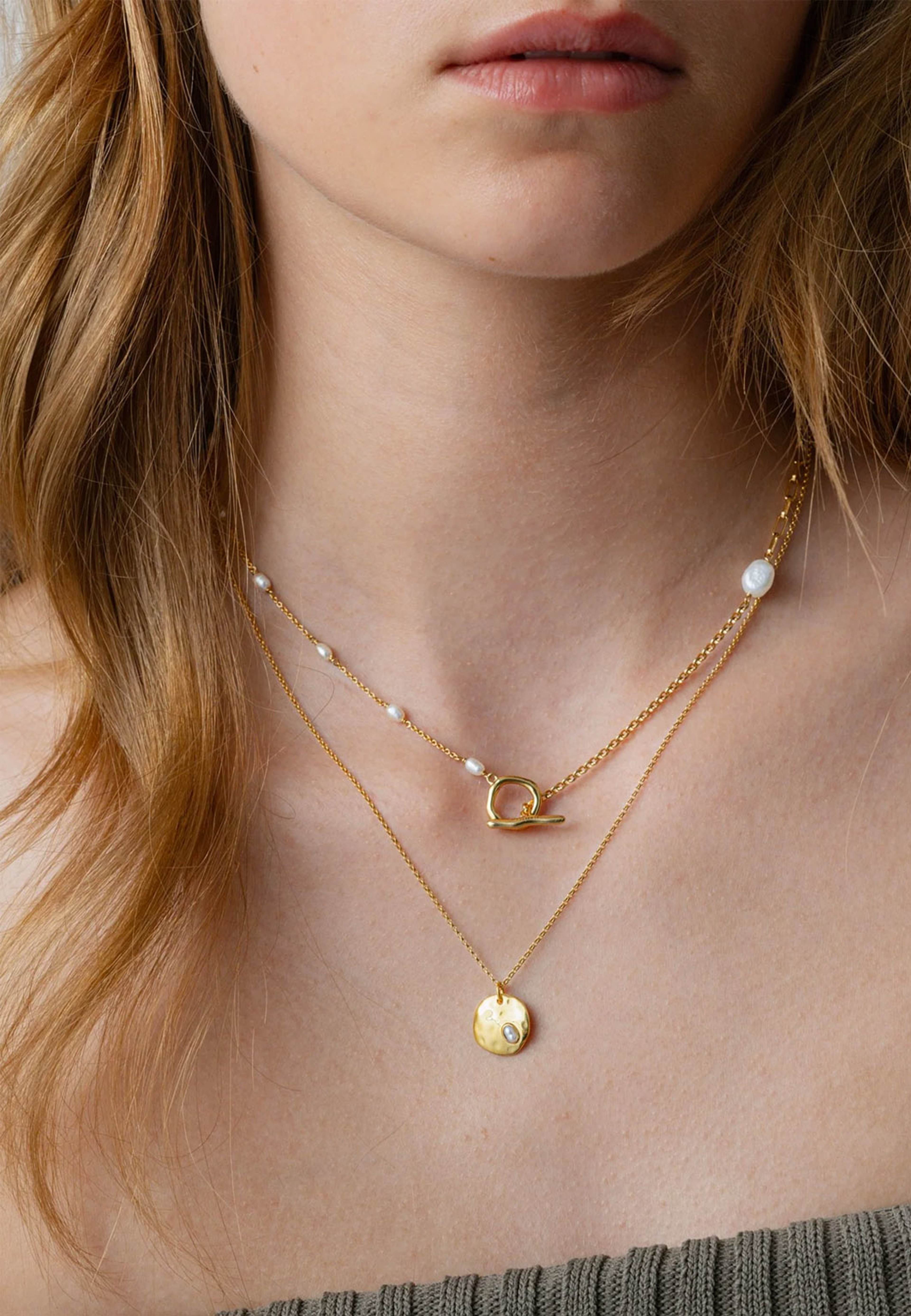 Paxton Long Necklace, från Syster P, i färgen Gold. Klicka för att öppna bilden i stort format