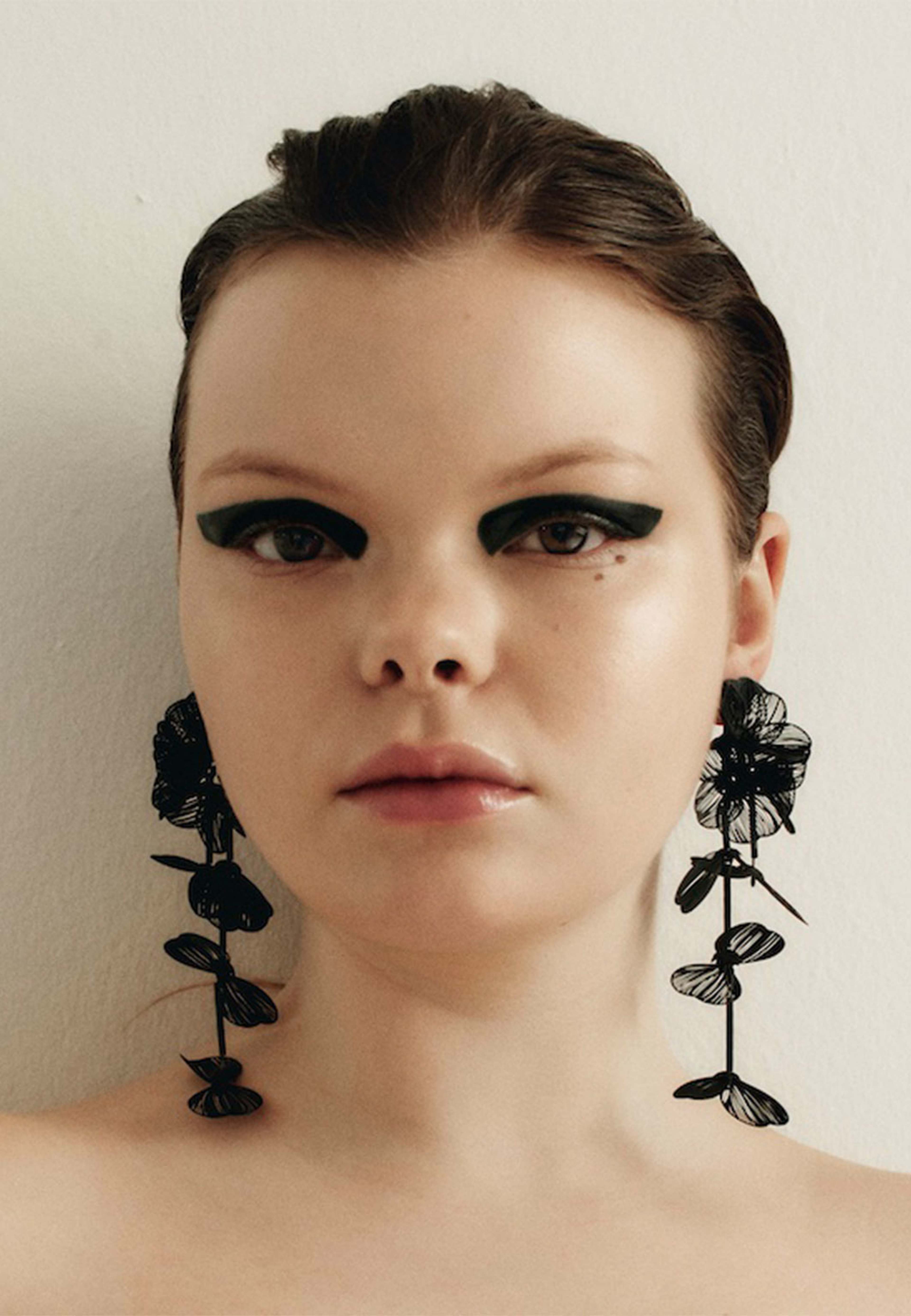 Jessica Earrings, från WOS, i färgen Black. Klicka för att öppna bilden i stort format
