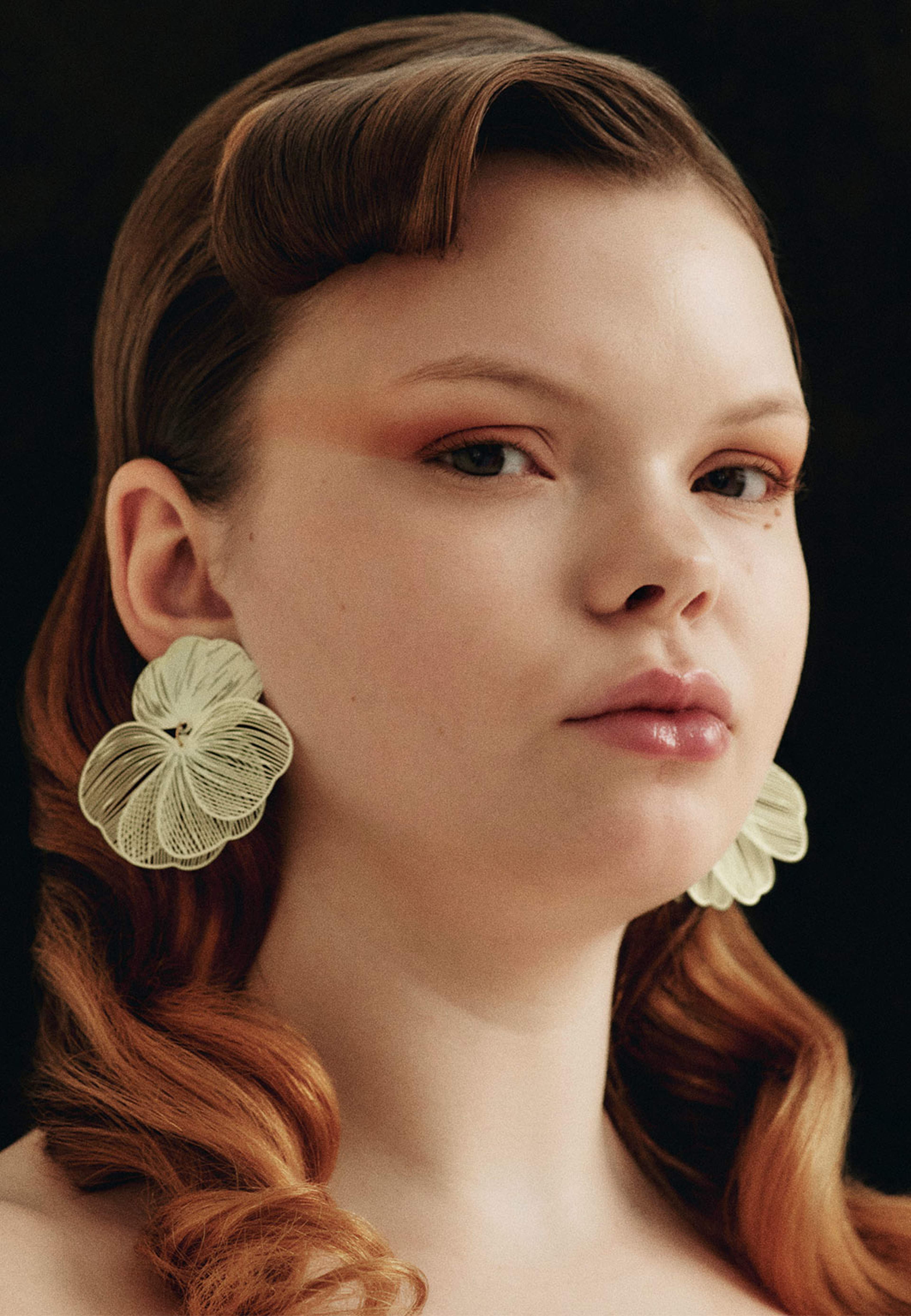 April Earrings, från WOS, i färgen Light Dirty Yellow. Klicka för att öppna bilden i stort format