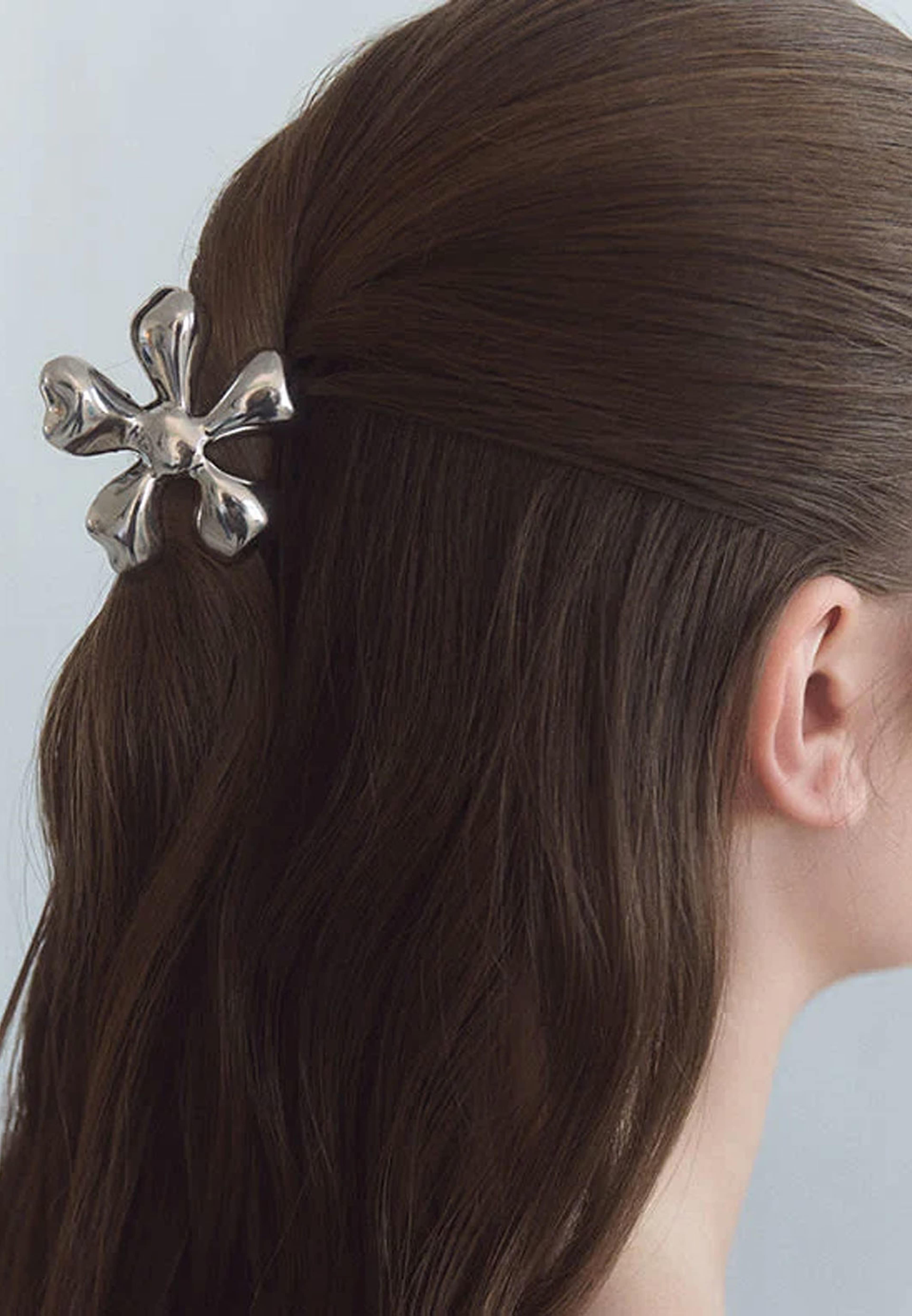 Flower Hair Clip, från WOS, i färgen Silver. Klicka för att öppna bilden i stort format