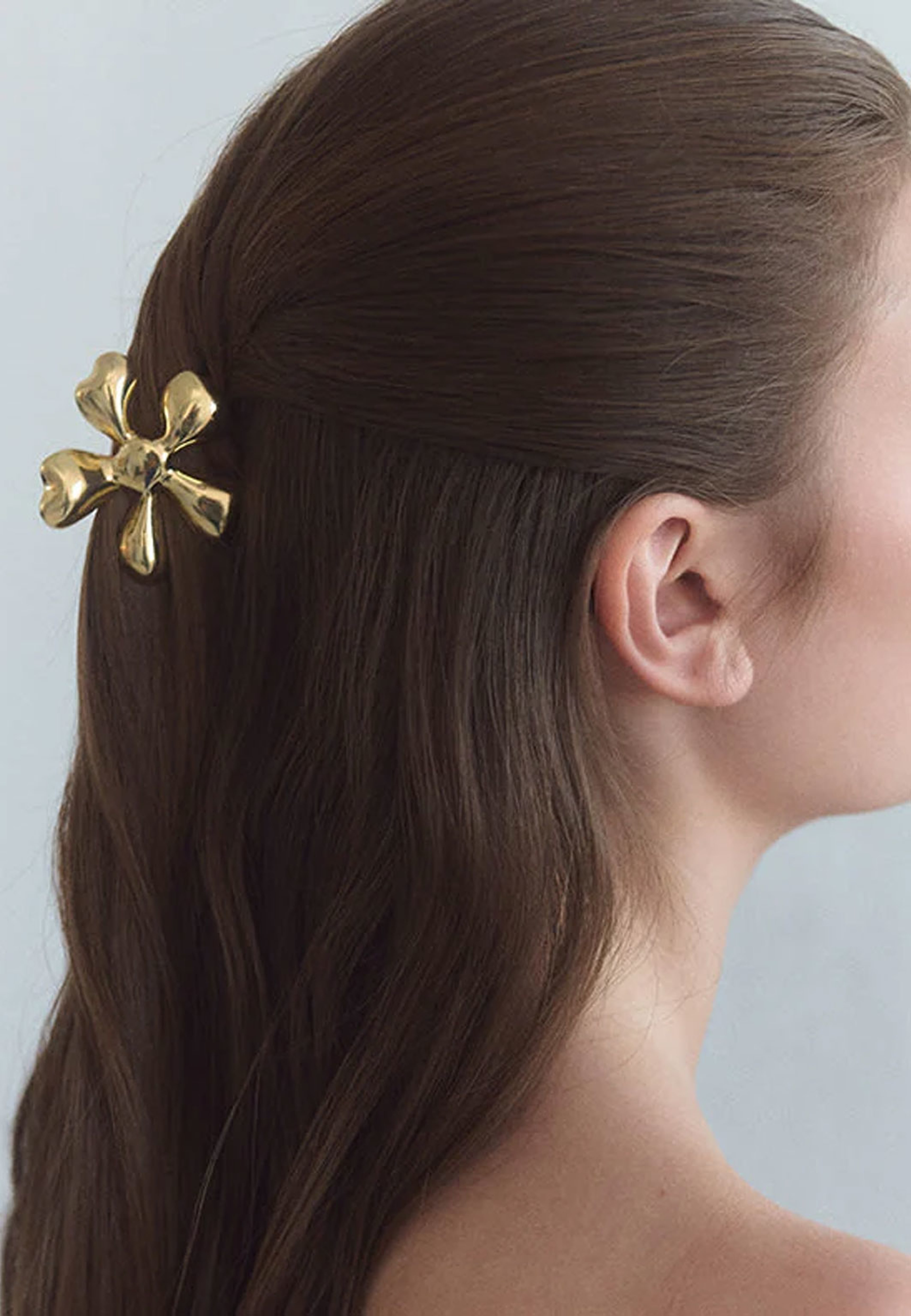 Flower Hair Clip, från WOS, i färgen Gold. Klicka för att öppna bilden i stort format