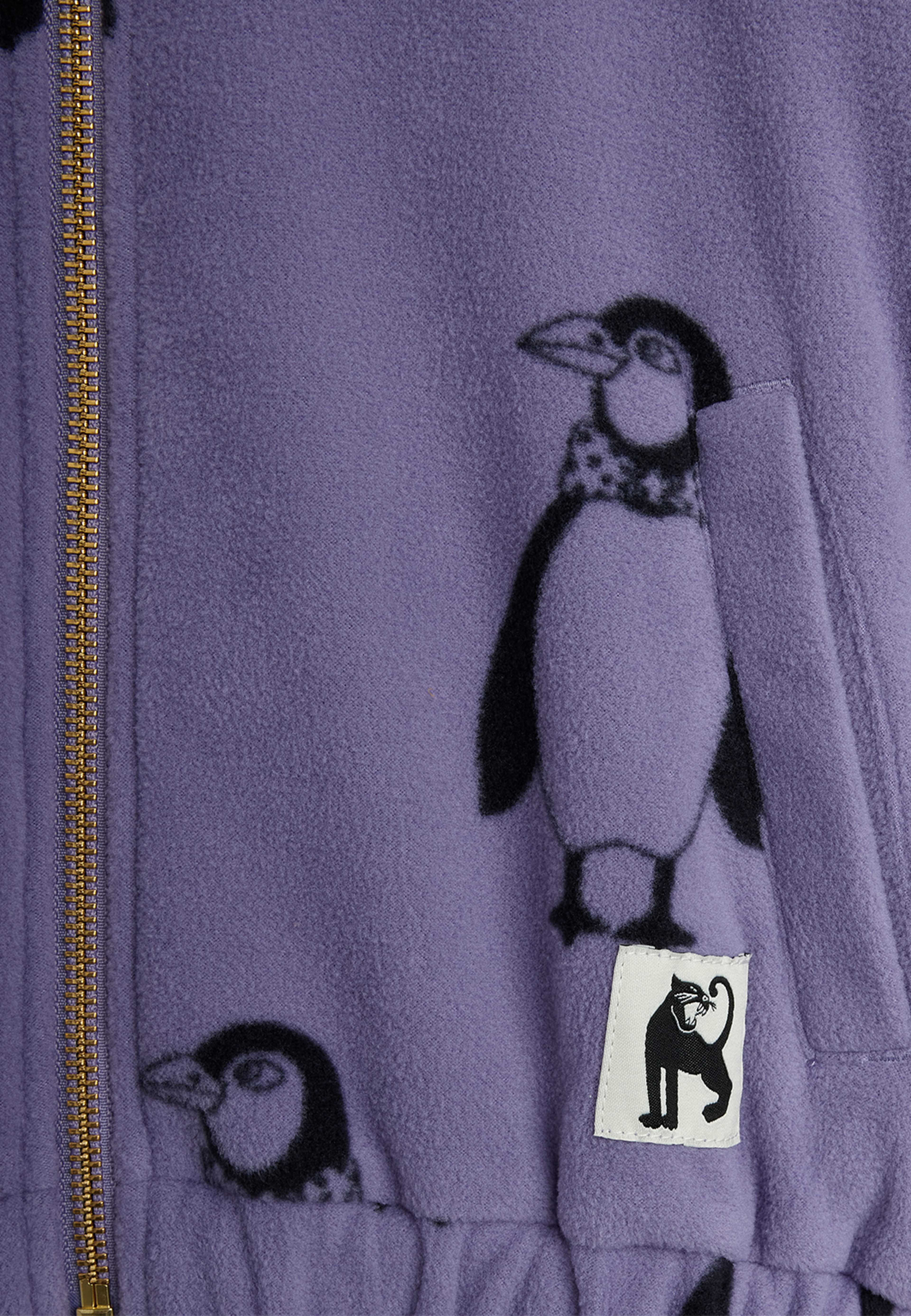 Penguin fleece jacket, från Mini Rodini, i färgen Purple. Klicka för att öppna bilden i stort format
