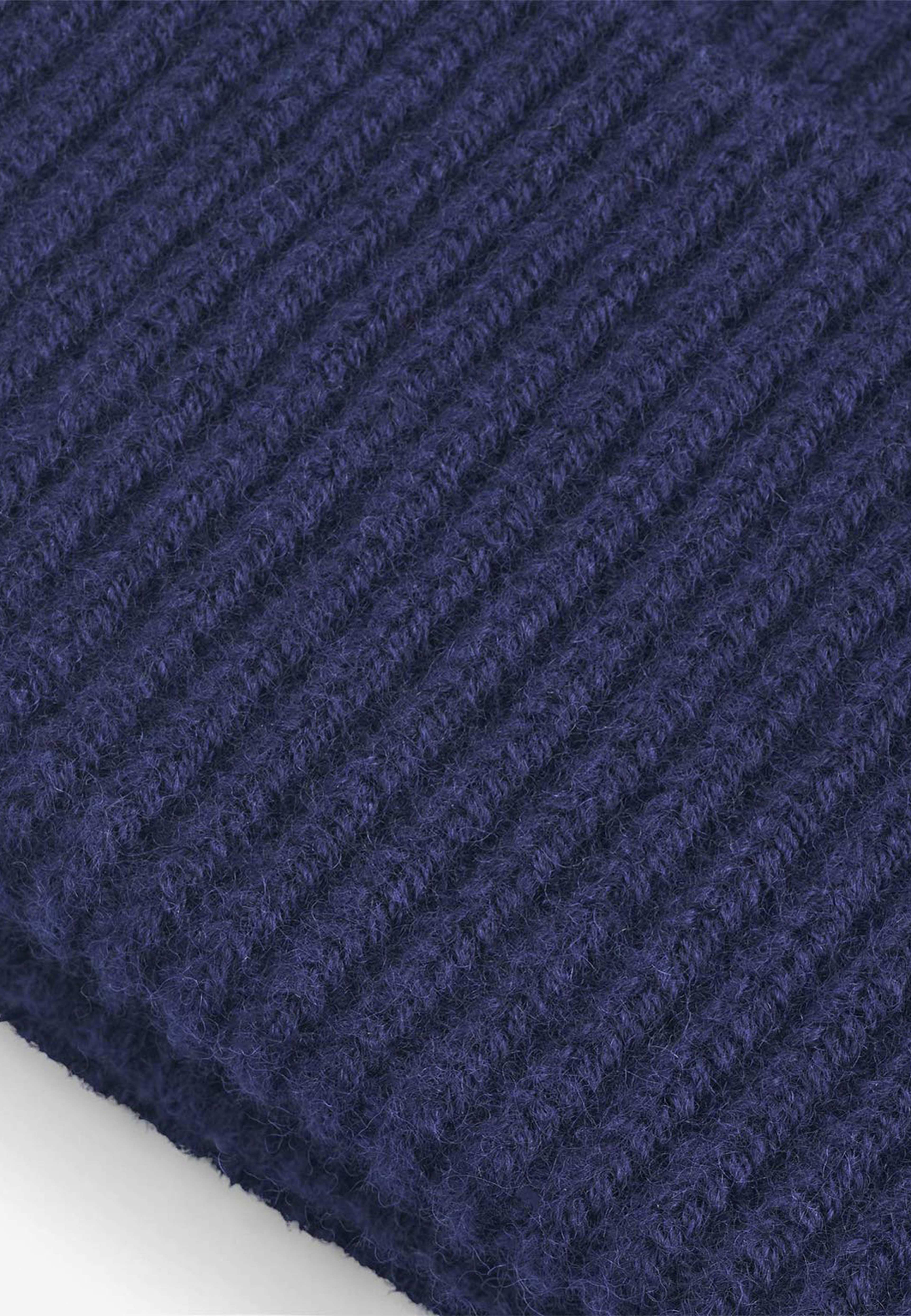 Elliot Beanie, från Upfront, i färgen Navy. Klicka för att öppna bilden i stort format