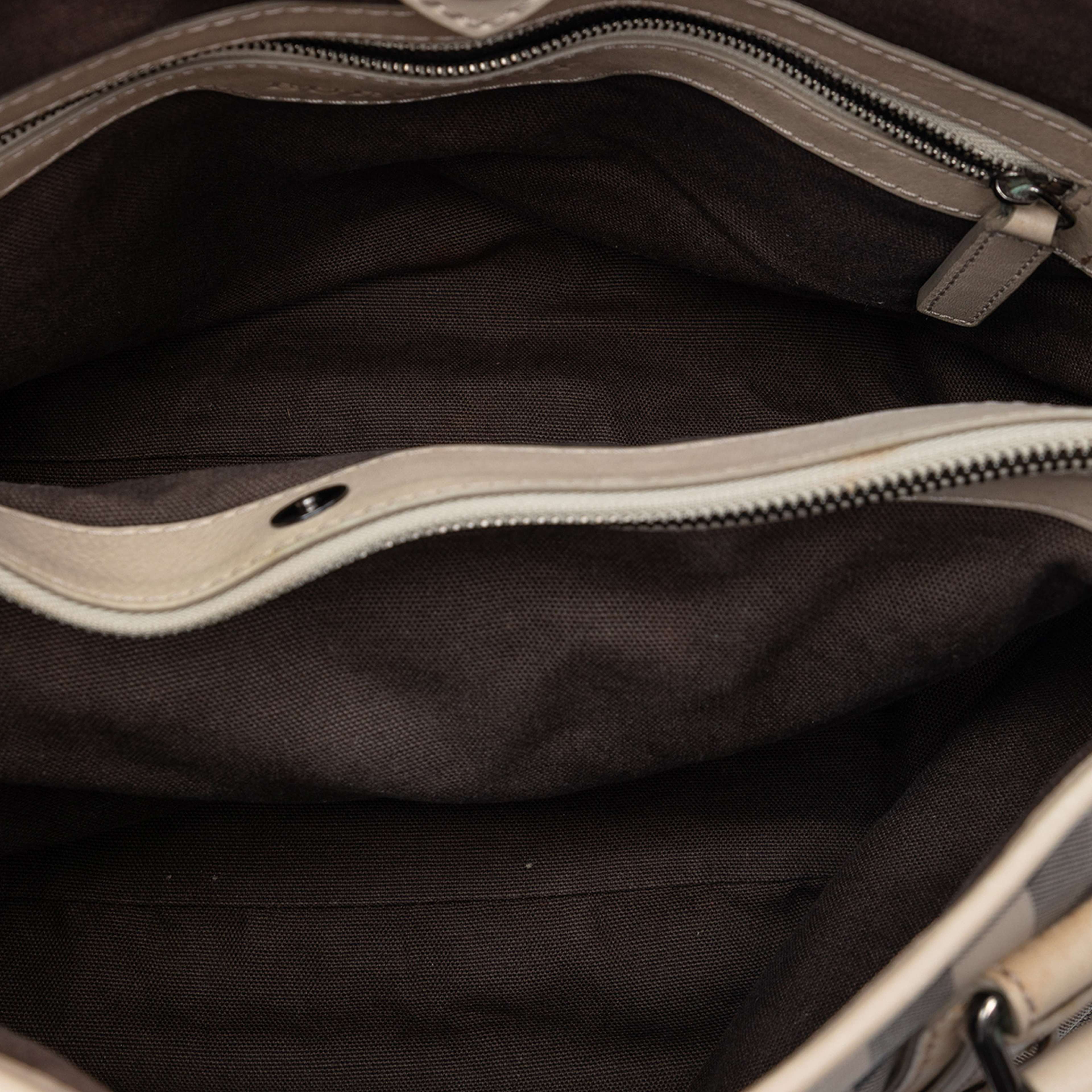 Burberry Smoked Check Coated Canvas Satchel, från Luxclusif, i färgen beige. Klicka för att öppna bilden i stort format