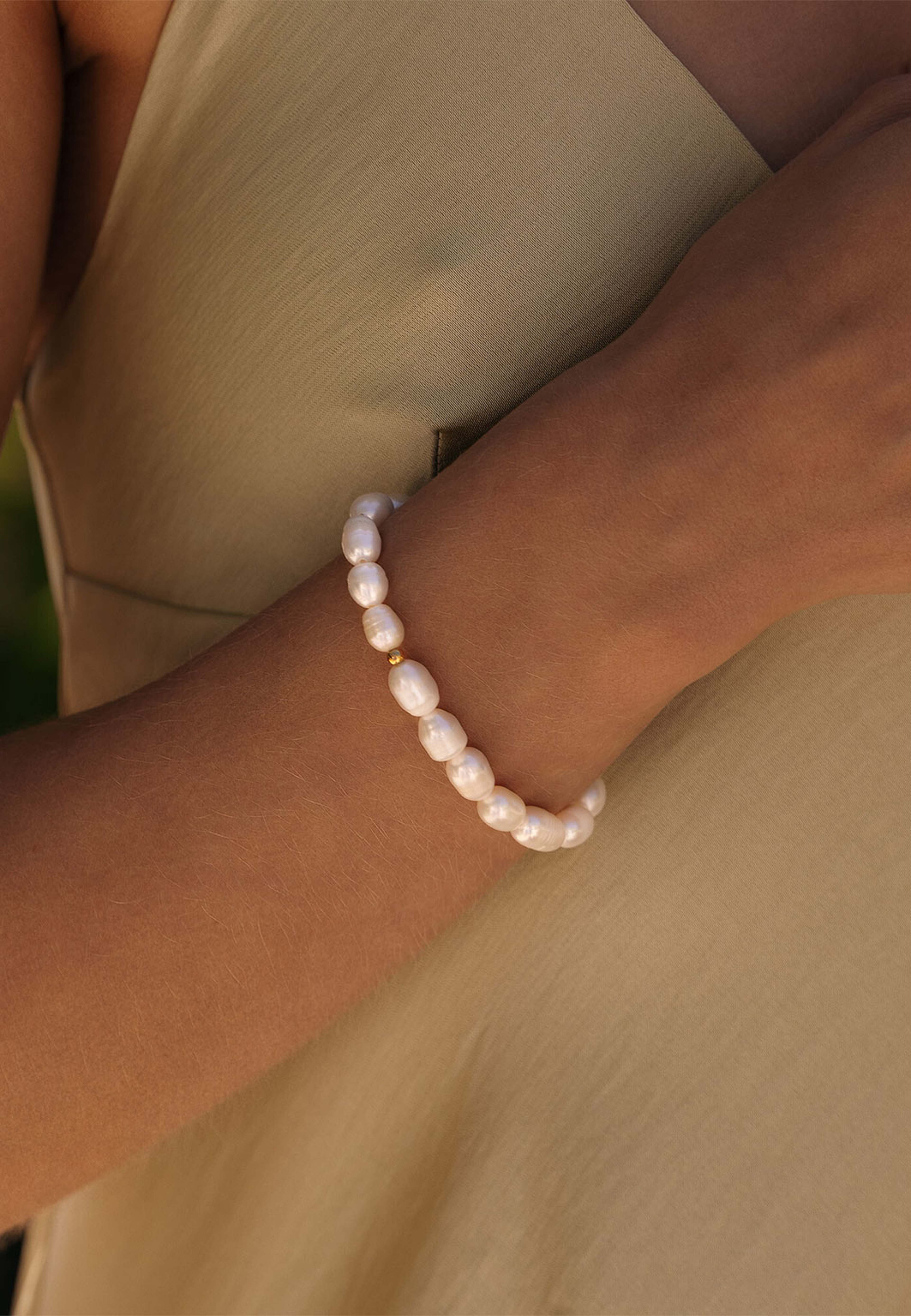 Aura Pearl Gold Bracelet, från Mockberg, i färgen Gold. Klicka för att öppna bilden i stort format