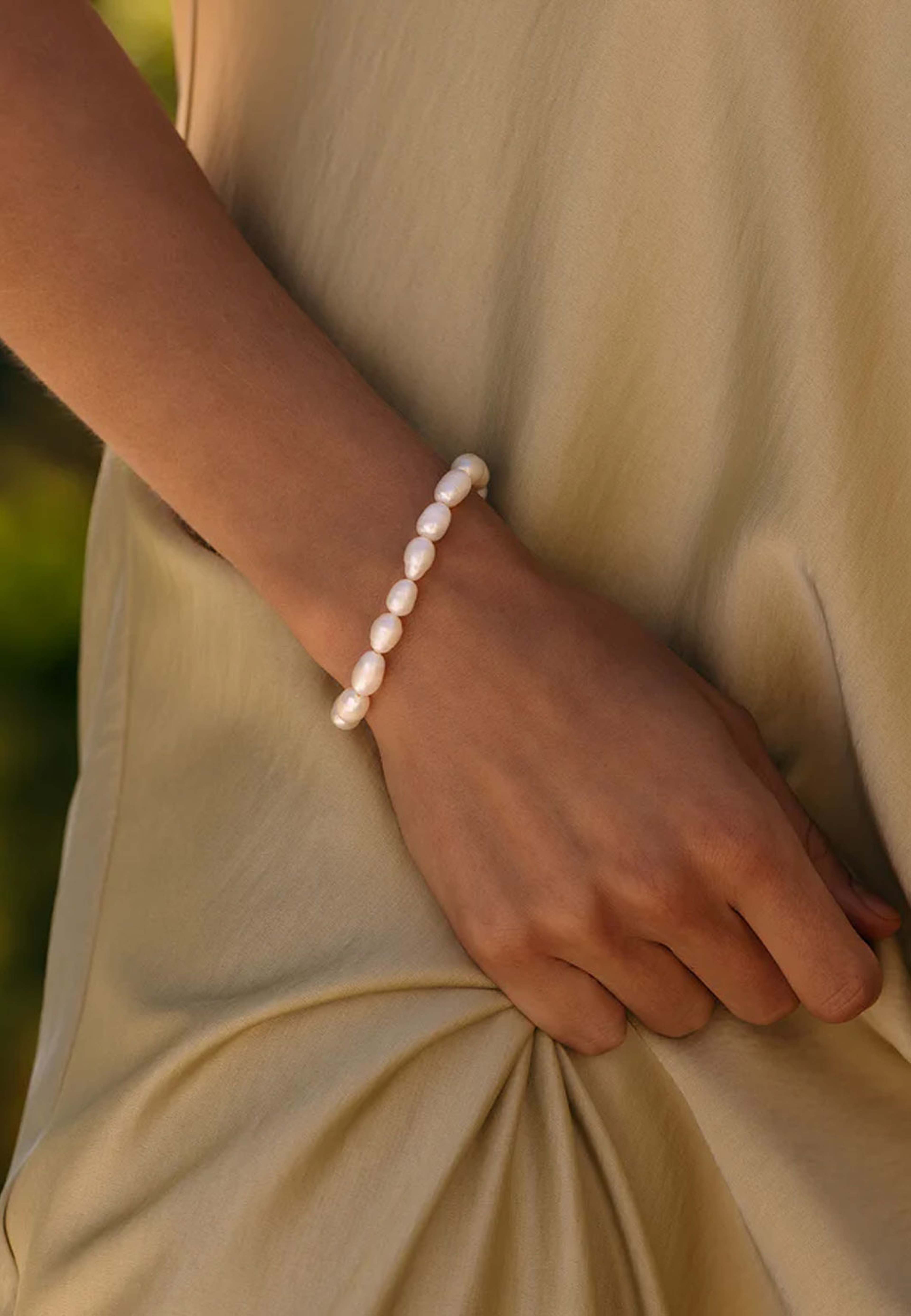Aura Pearl Gold Bracelet, från Mockberg, i färgen Gold. Klicka för att öppna bilden i stort format