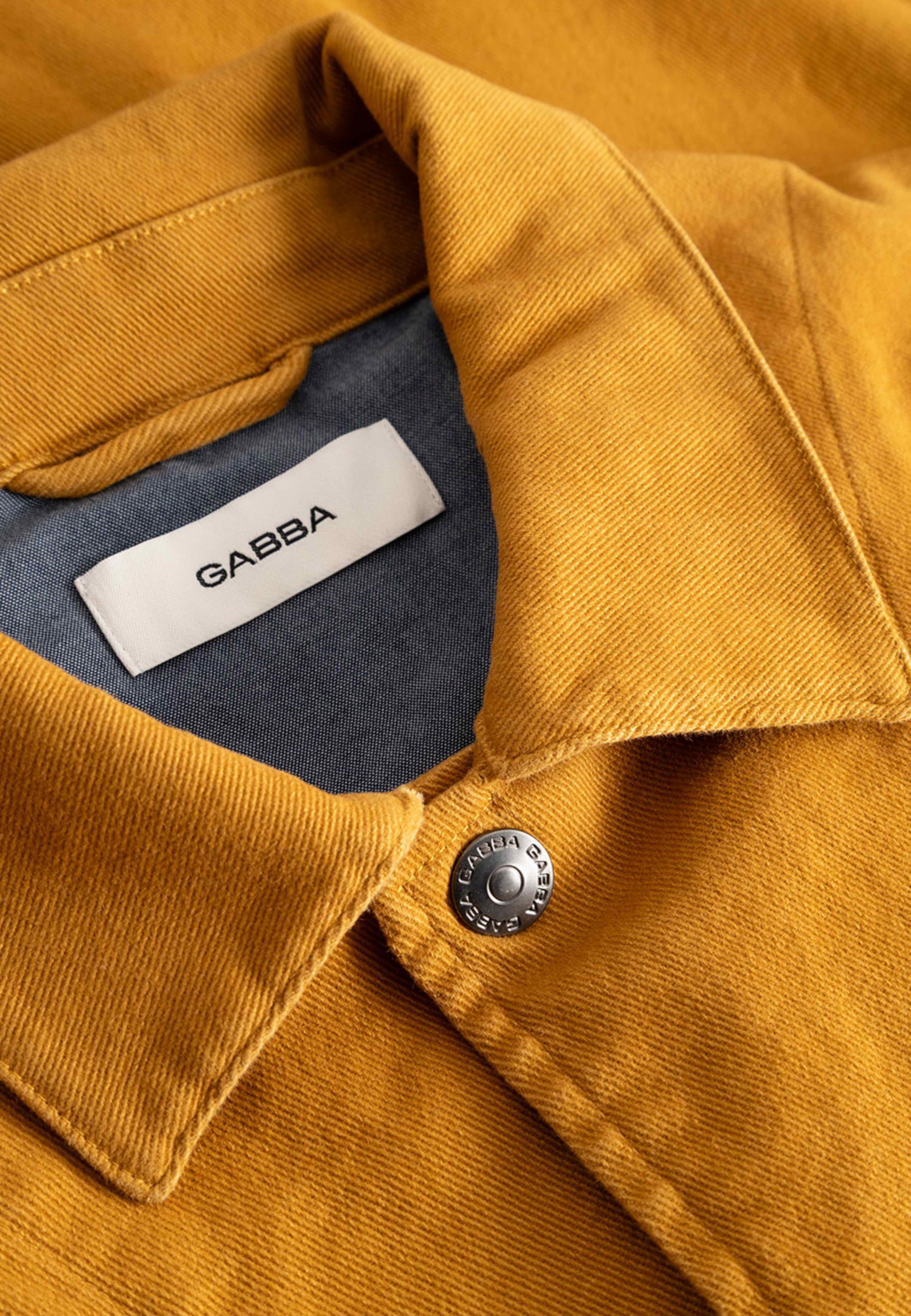 beta Twill Overshirt, från GABBA, i färgen Mustard Yellow. Klicka för att öppna bilden i stort format