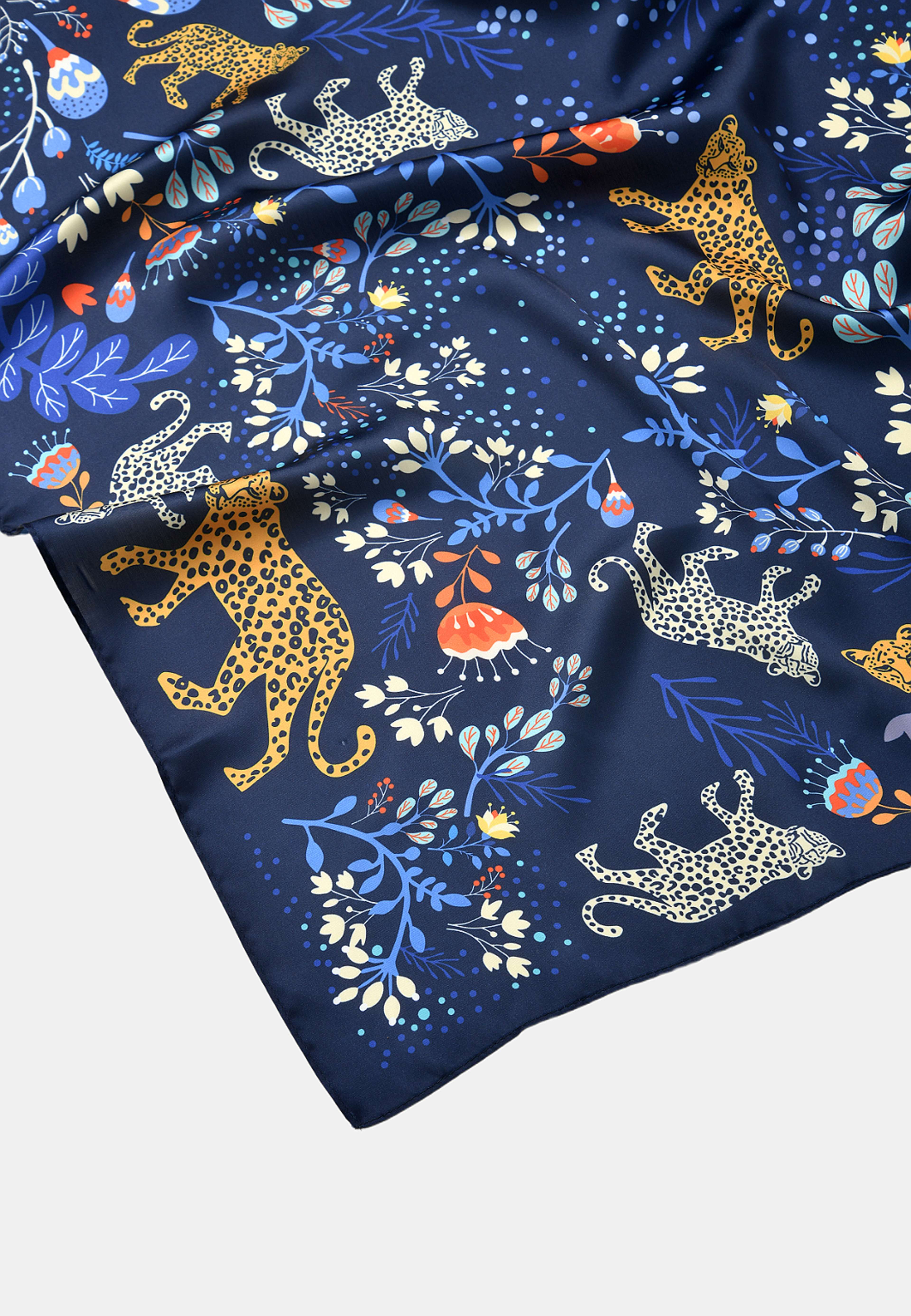 Scarf SIV, från Å WOMAN, i färgen Blue. Klicka för att öppna bilden i stort format