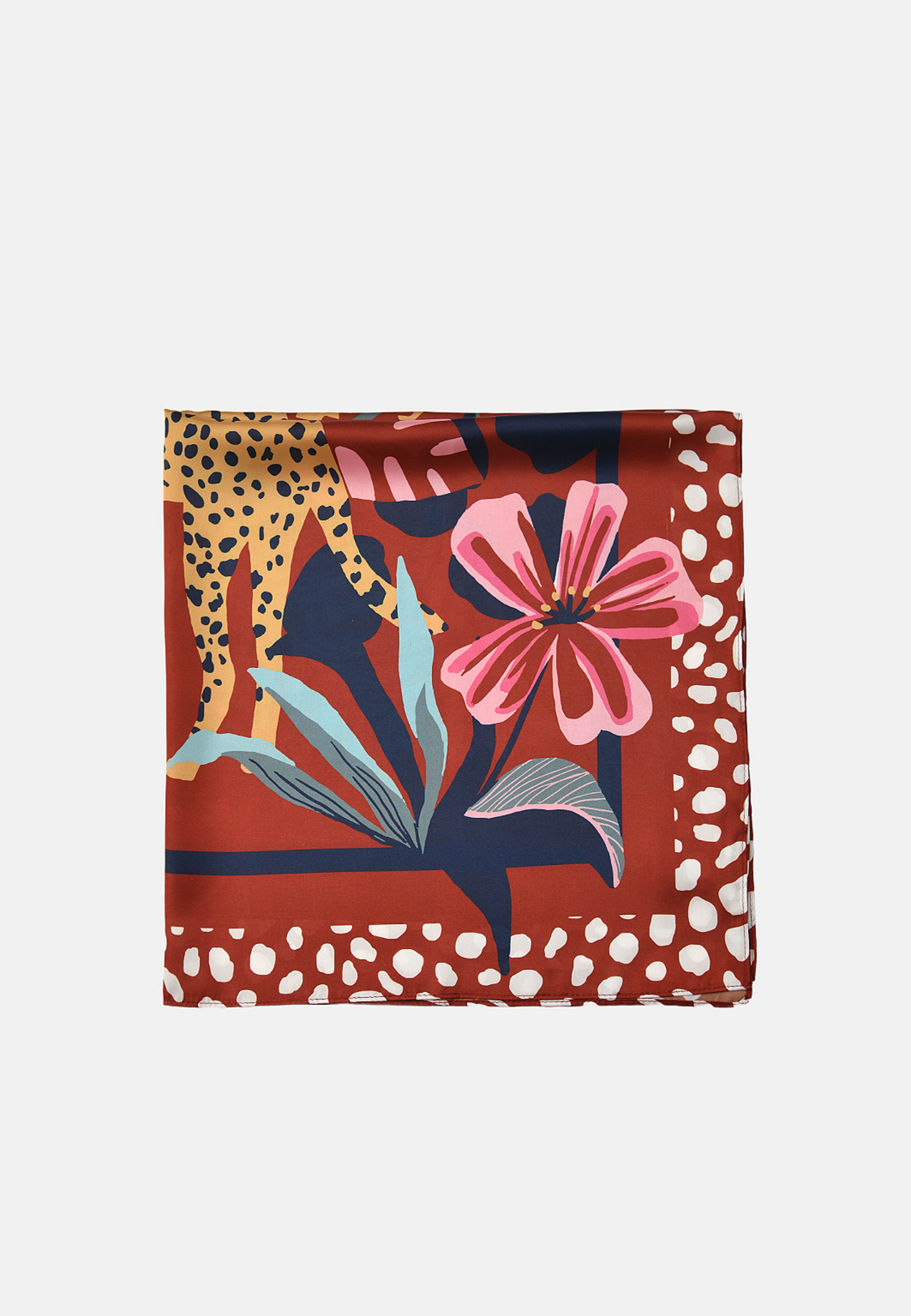 Scarf SIV, från Å WOMAN, i färgen Red. Klicka för att öppna bilden i stort format