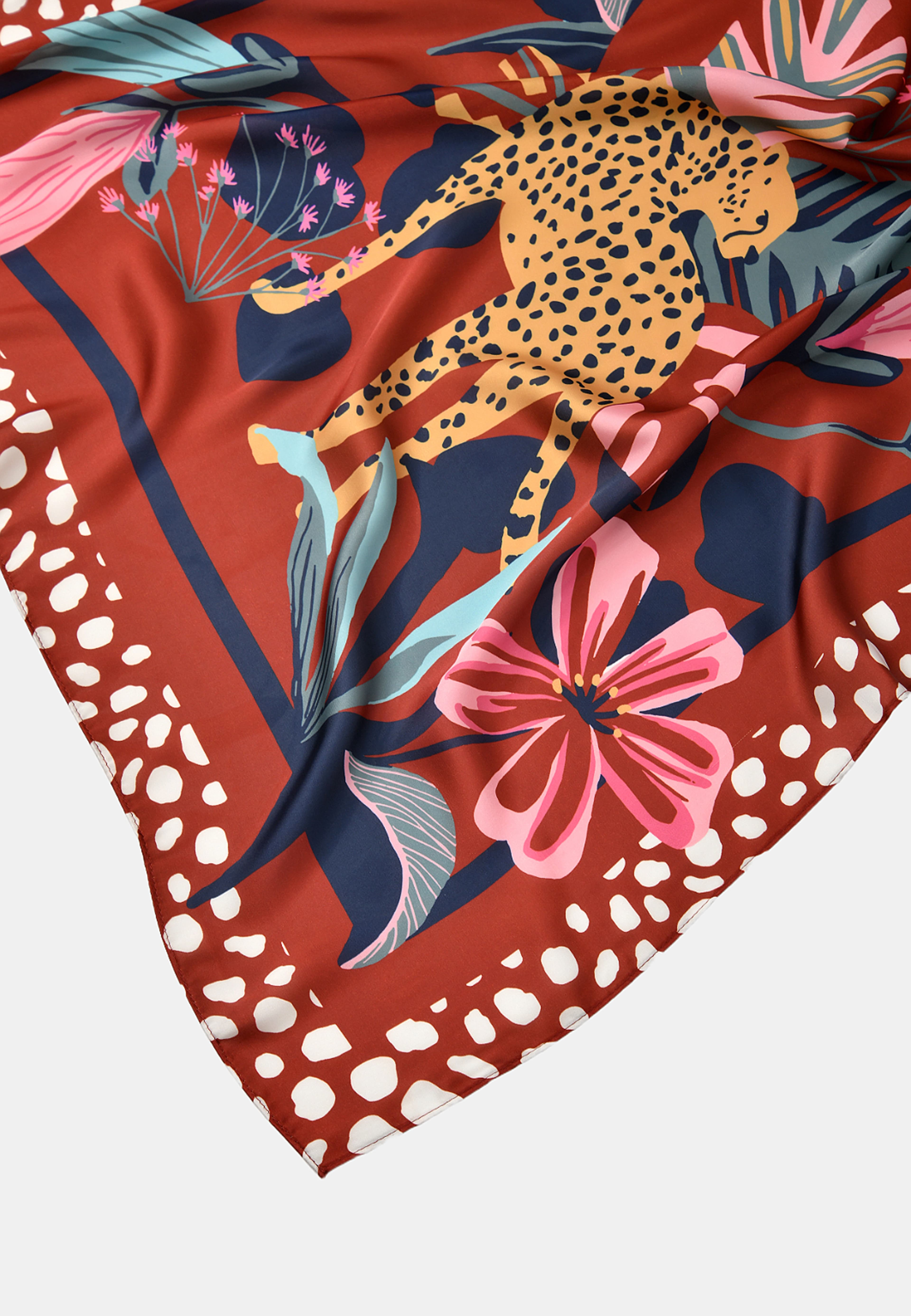 Scarf SIV, från Å WOMAN, i färgen Red. Klicka för att öppna bilden i stort format