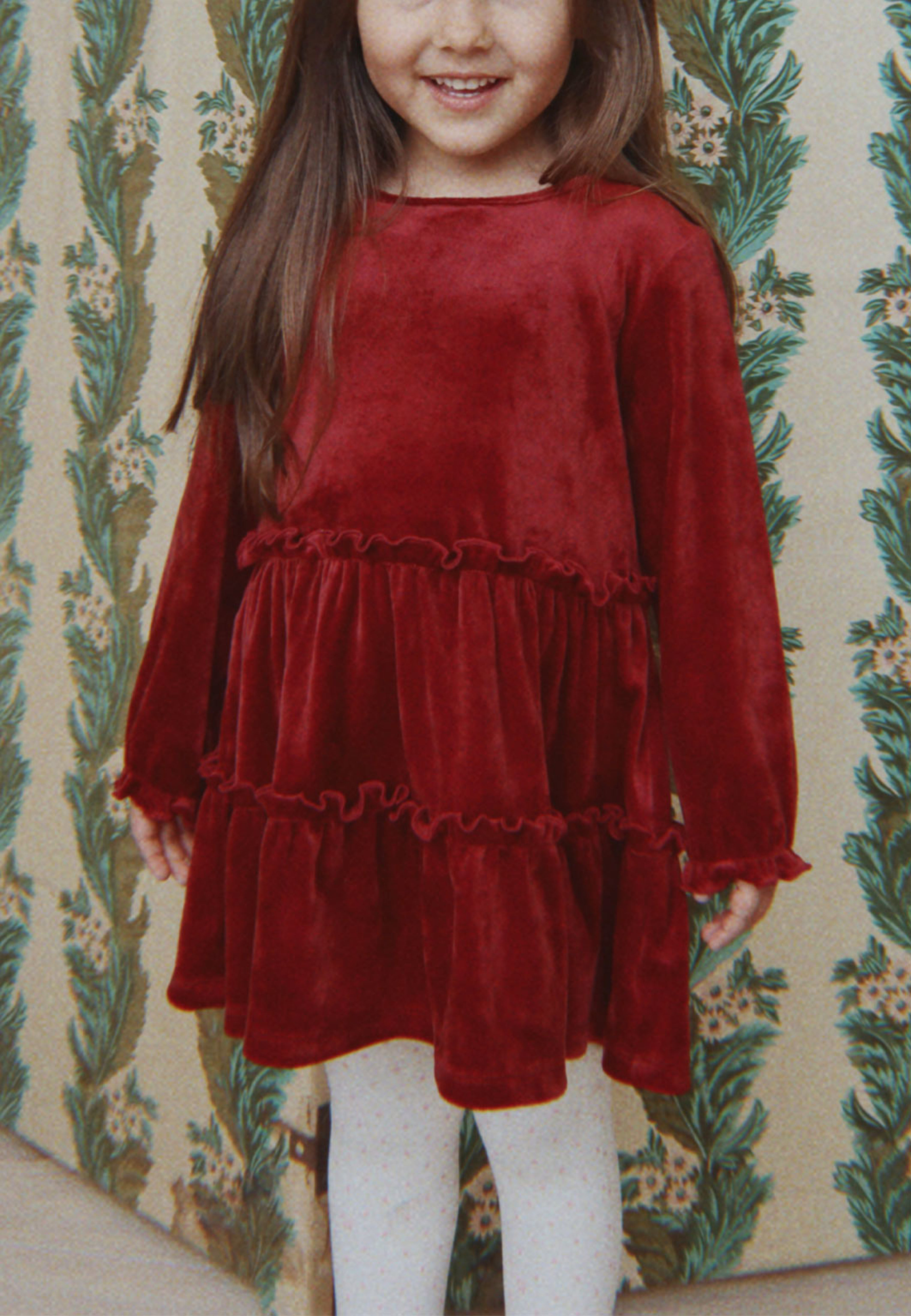 Jingle Dress Grs, från Konges Sløjd, i färgen Red Dahlia. Klicka för att öppna bilden i stort format