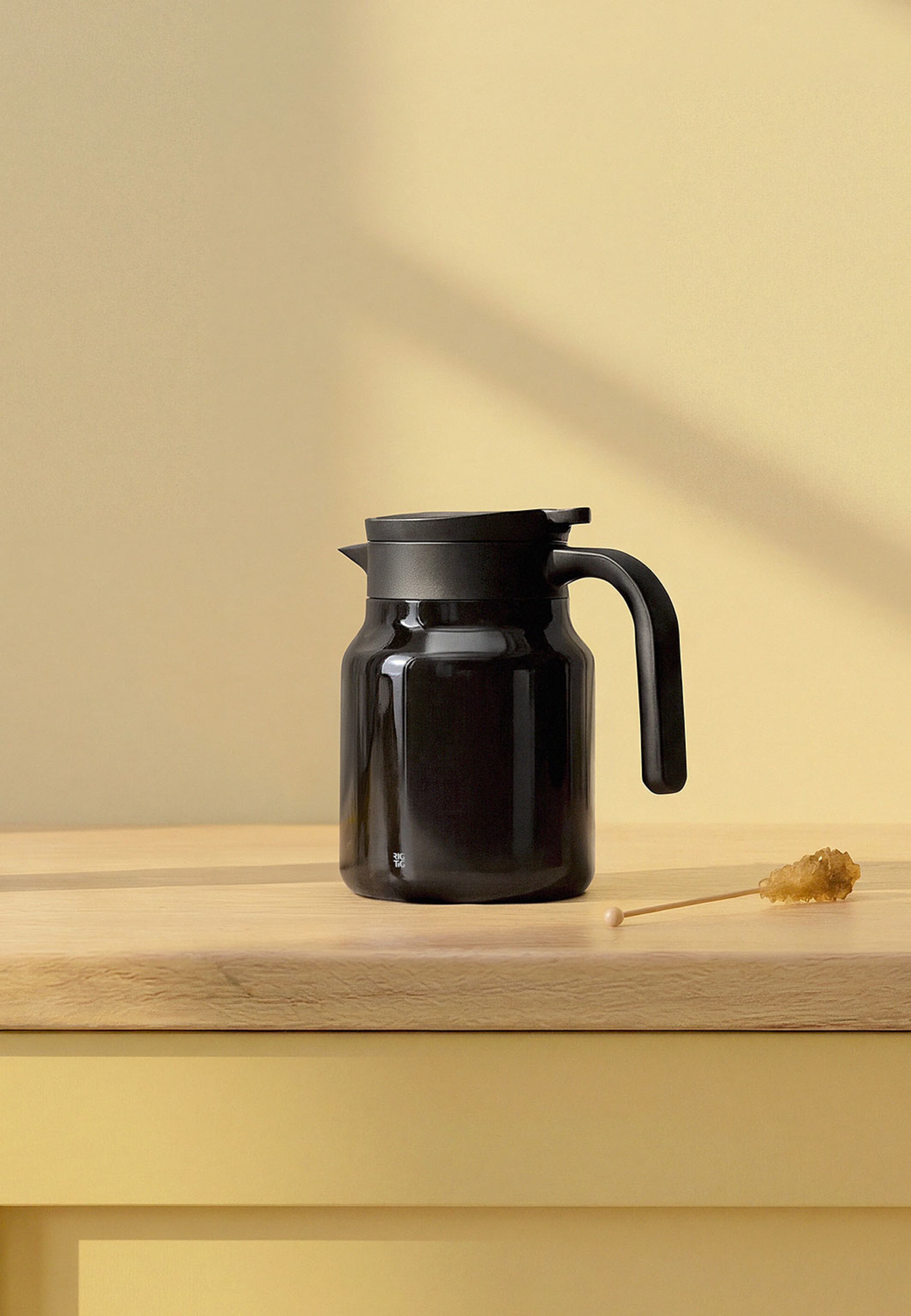 THERM-IT termoskanna 0.9 l. black, från Rig-tig, i färgen Black. Klicka för att öppna bilden i stort format