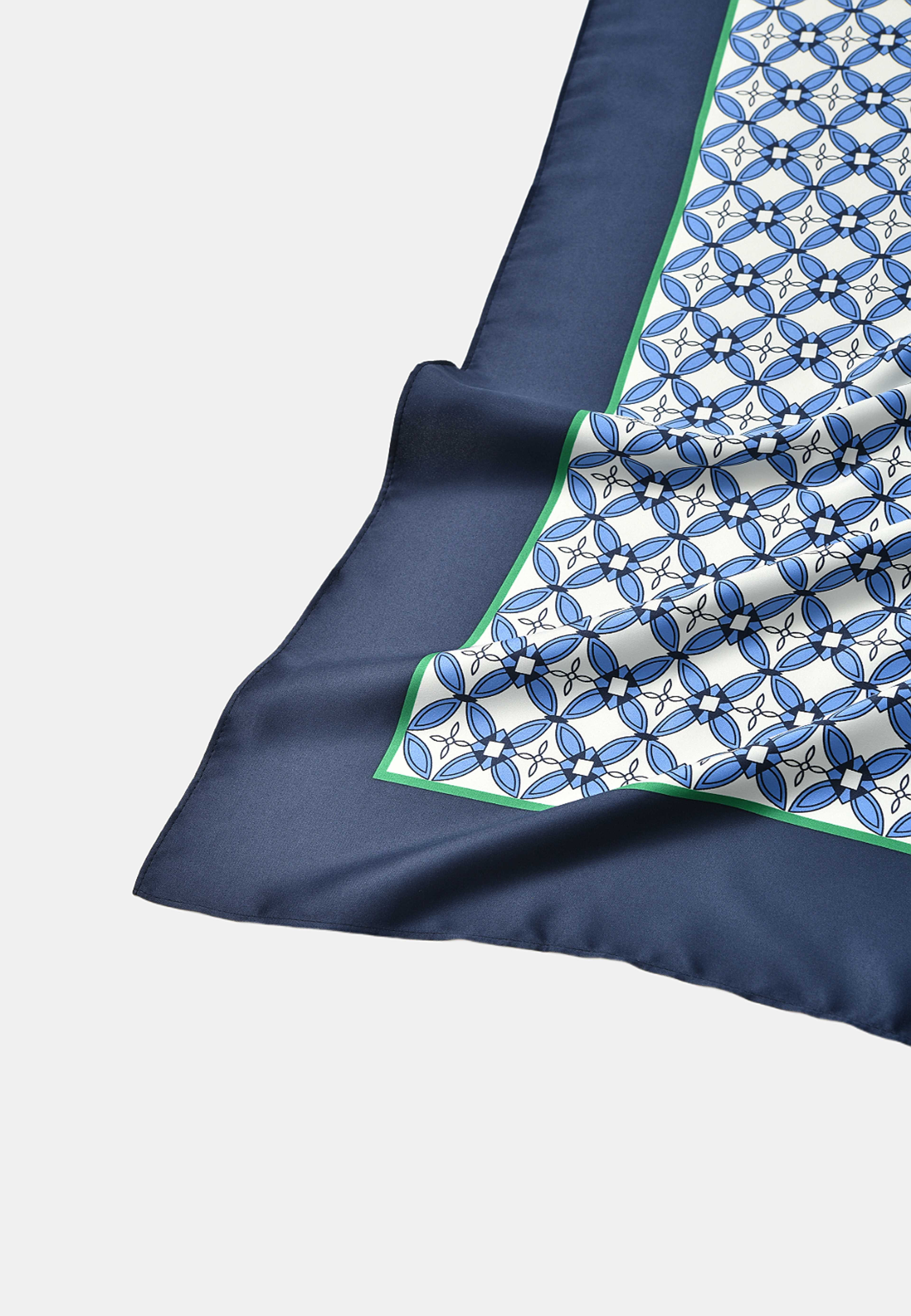Scarf MONA, från Wera, i färgen Blue Print. Klicka för att öppna bilden i stort format