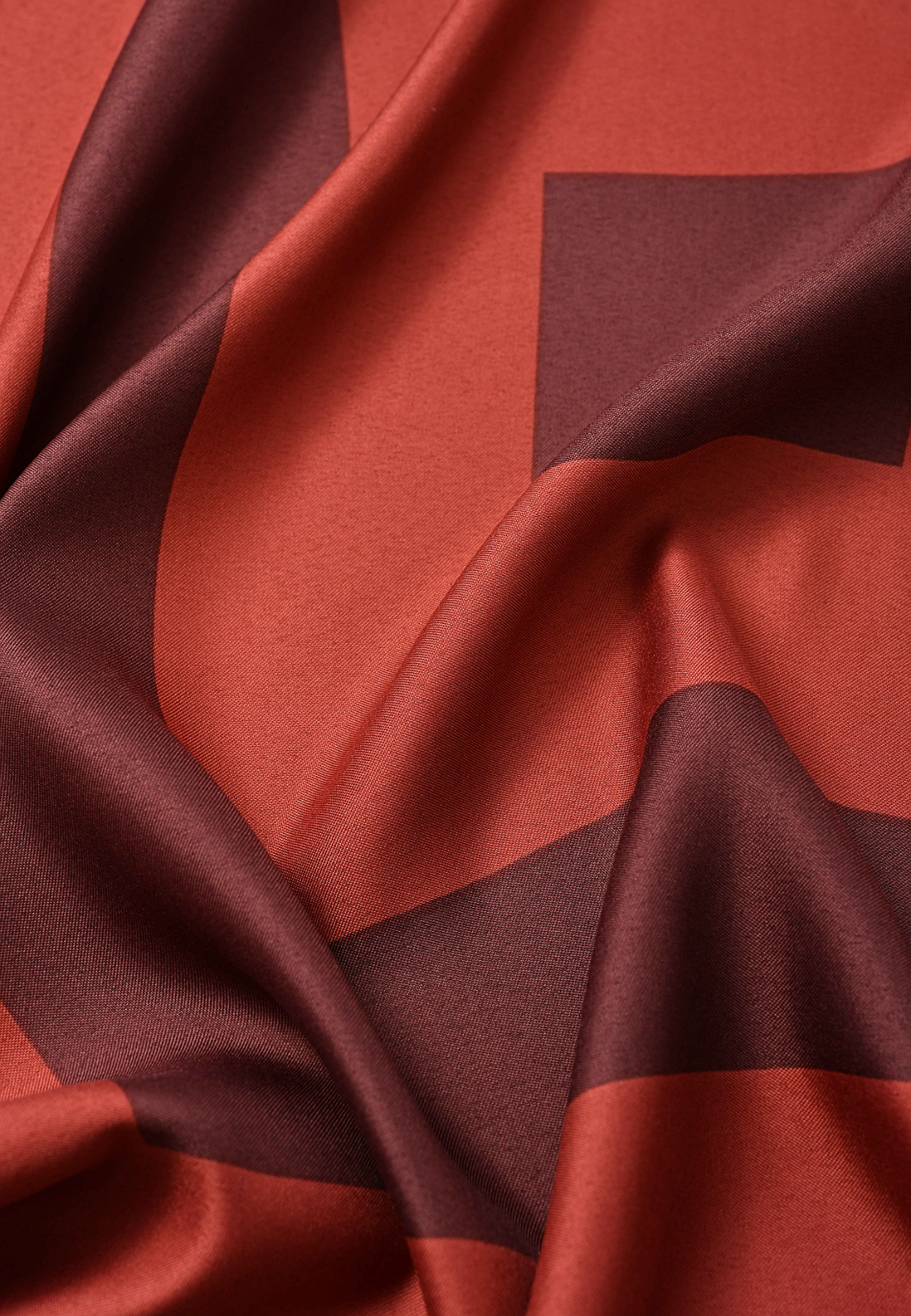 Scarf MONA, från Wera, i färgen Red Print. Klicka för att öppna bilden i stort format
