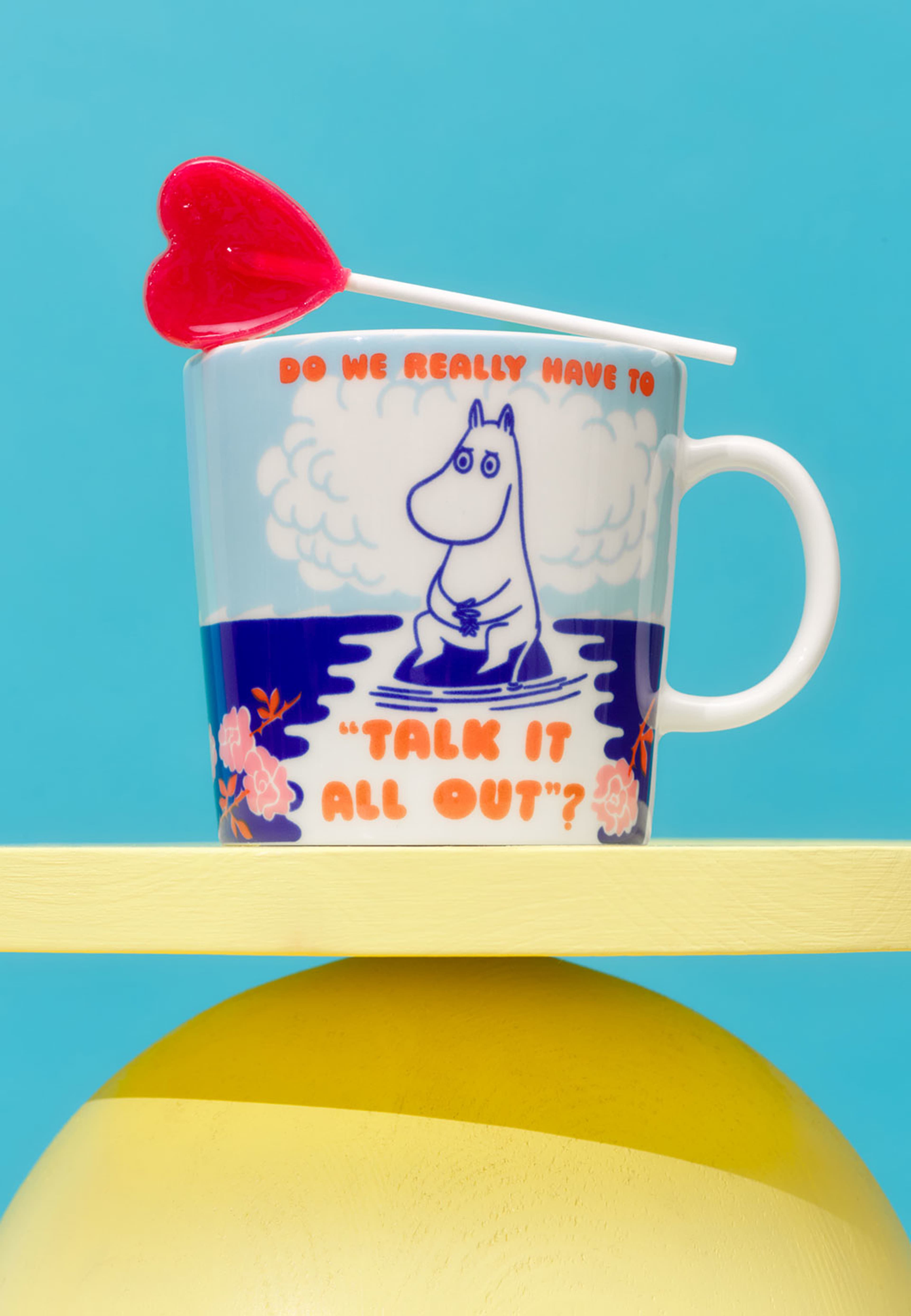 Muminmugg 40 cl Talk it all out, från Moomin Arabia, i färgen Flerfärgad. Klicka för att öppna bilden i stort format