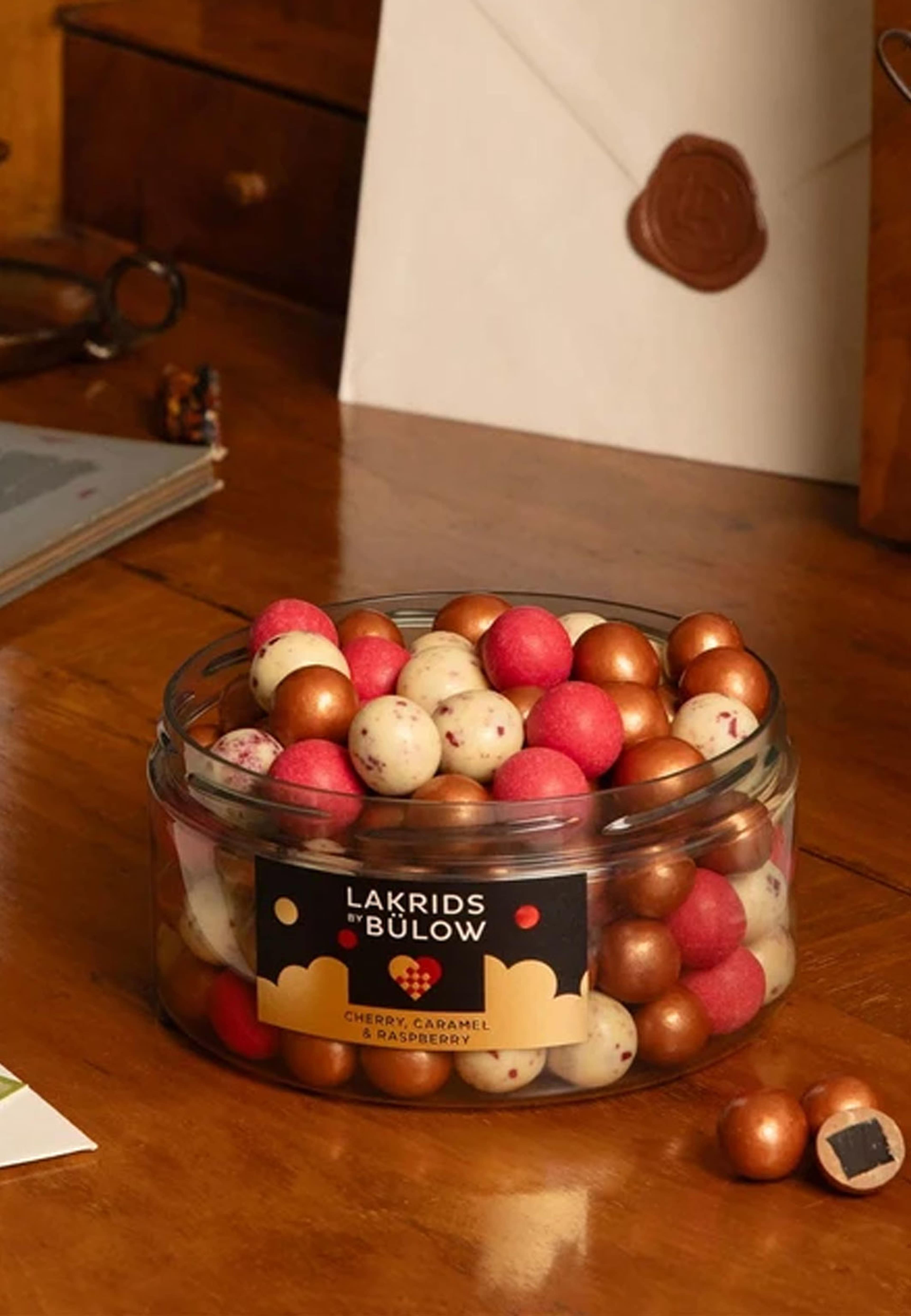 Large Mixed - Classic/Cherry Sour/Crispy Raspberry, från Lakrids by Bülow, i färgen Multi. Klicka för att öppna bilden i stort format