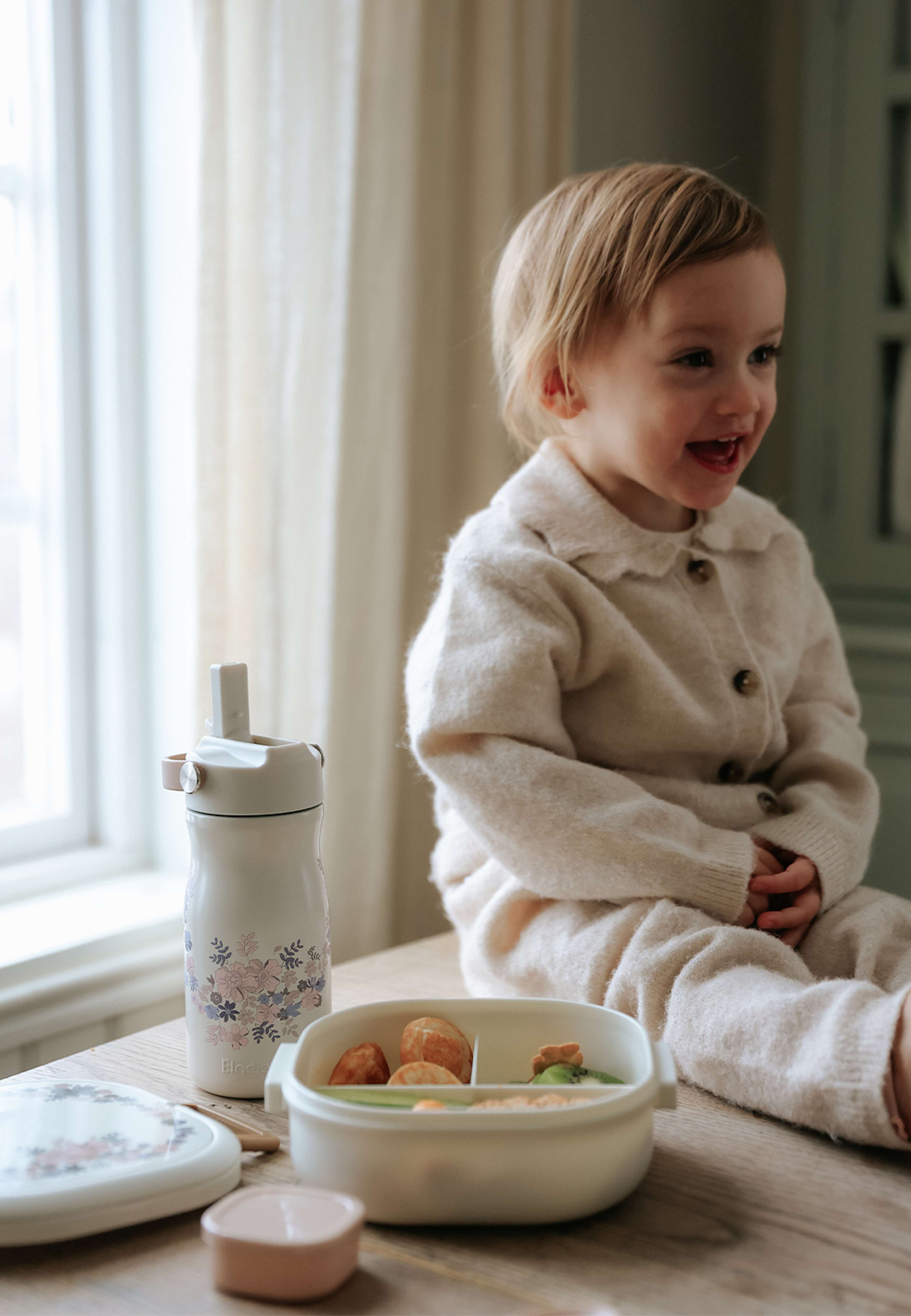 Lunchlåda Blue Garden, från Elodie Details, i färgen Blue Garden. Klicka för att öppna bilden i stort format