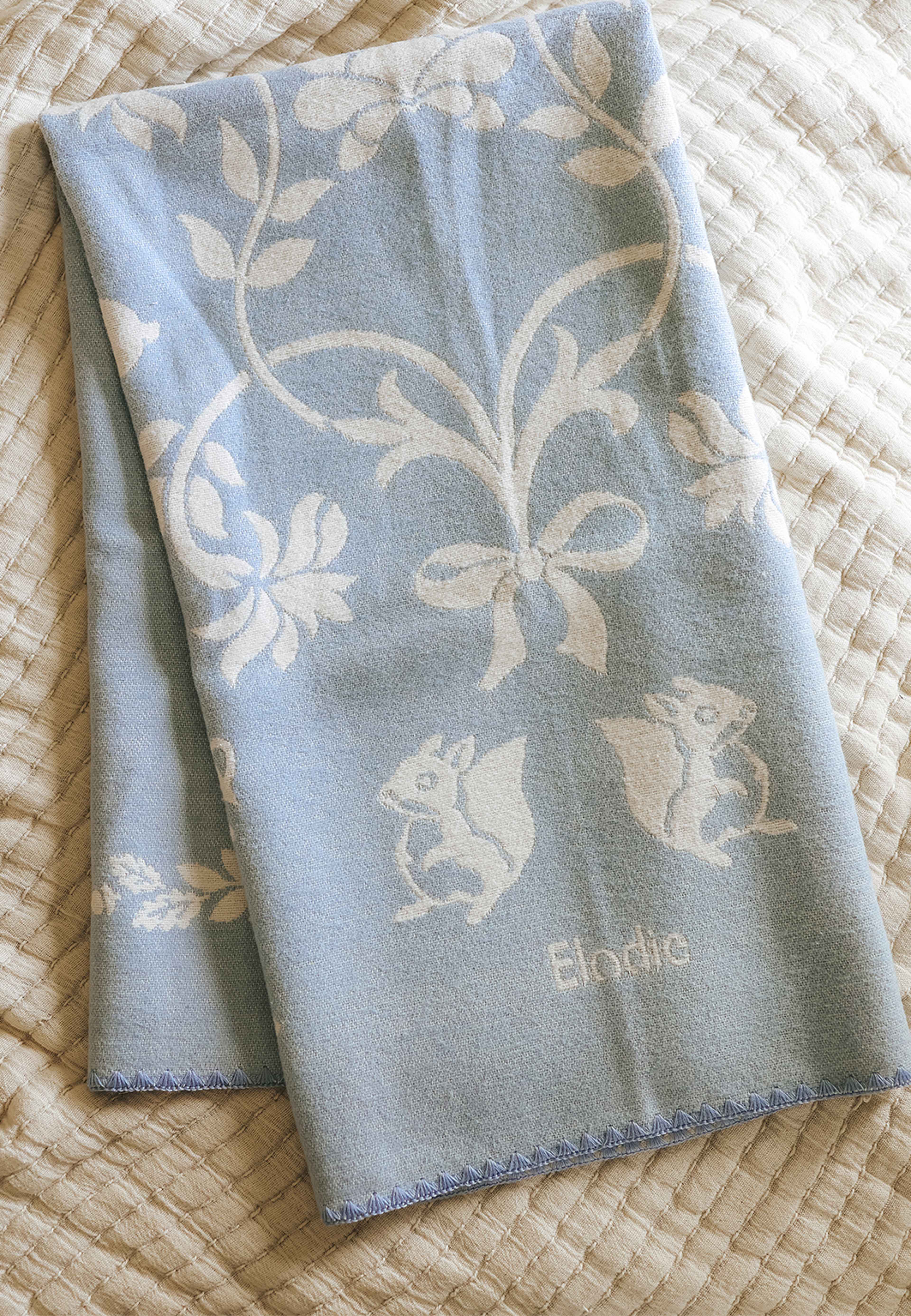 Jacquardfilt Blueberry Blue, från Elodie Details, i färgen Blueberry Blue. Klicka för att öppna bilden i stort format