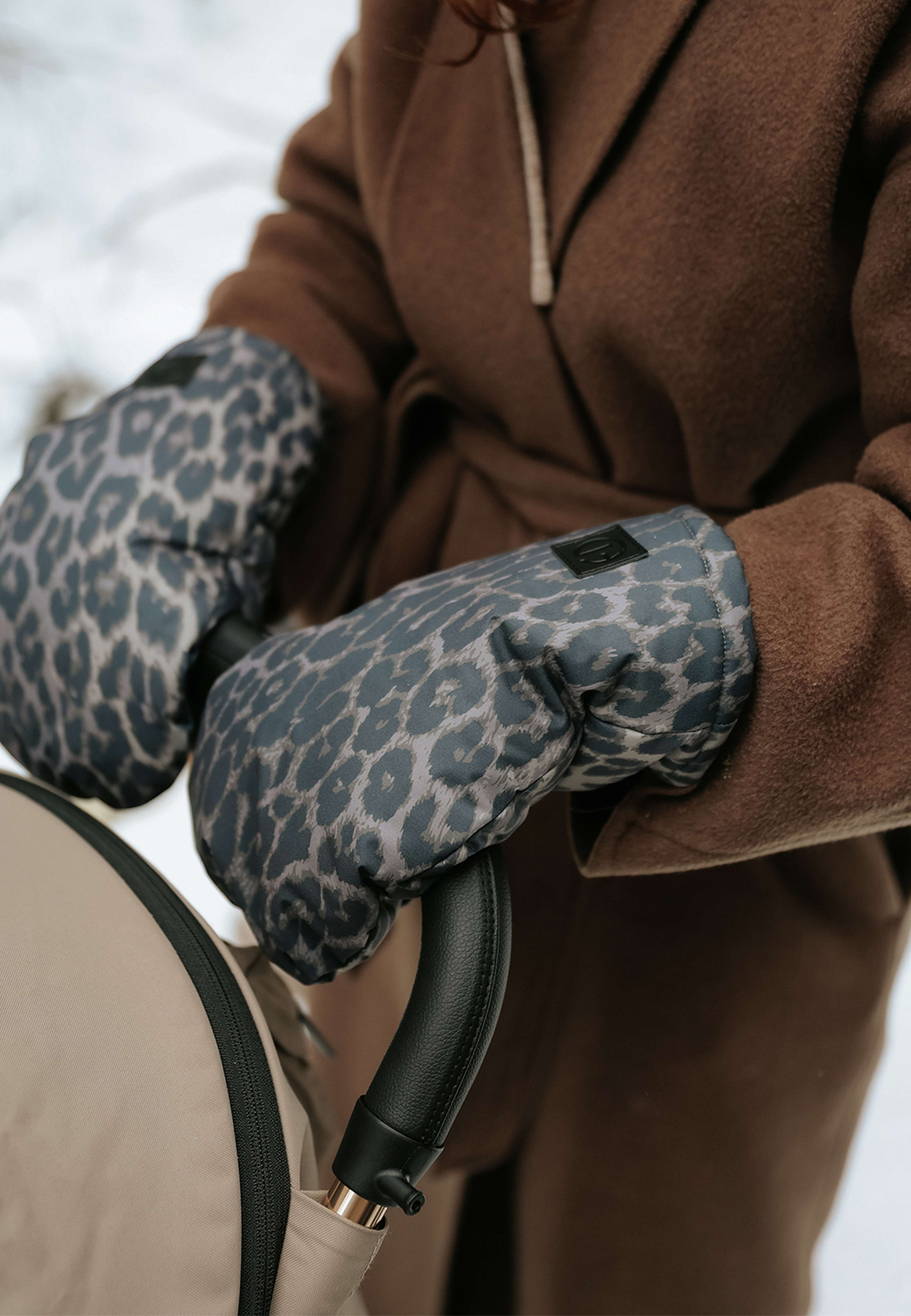 Barnvagnsvantar Le Leopard, från Elodie Details, i färgen Le Leopard. Klicka för att öppna bilden i stort format