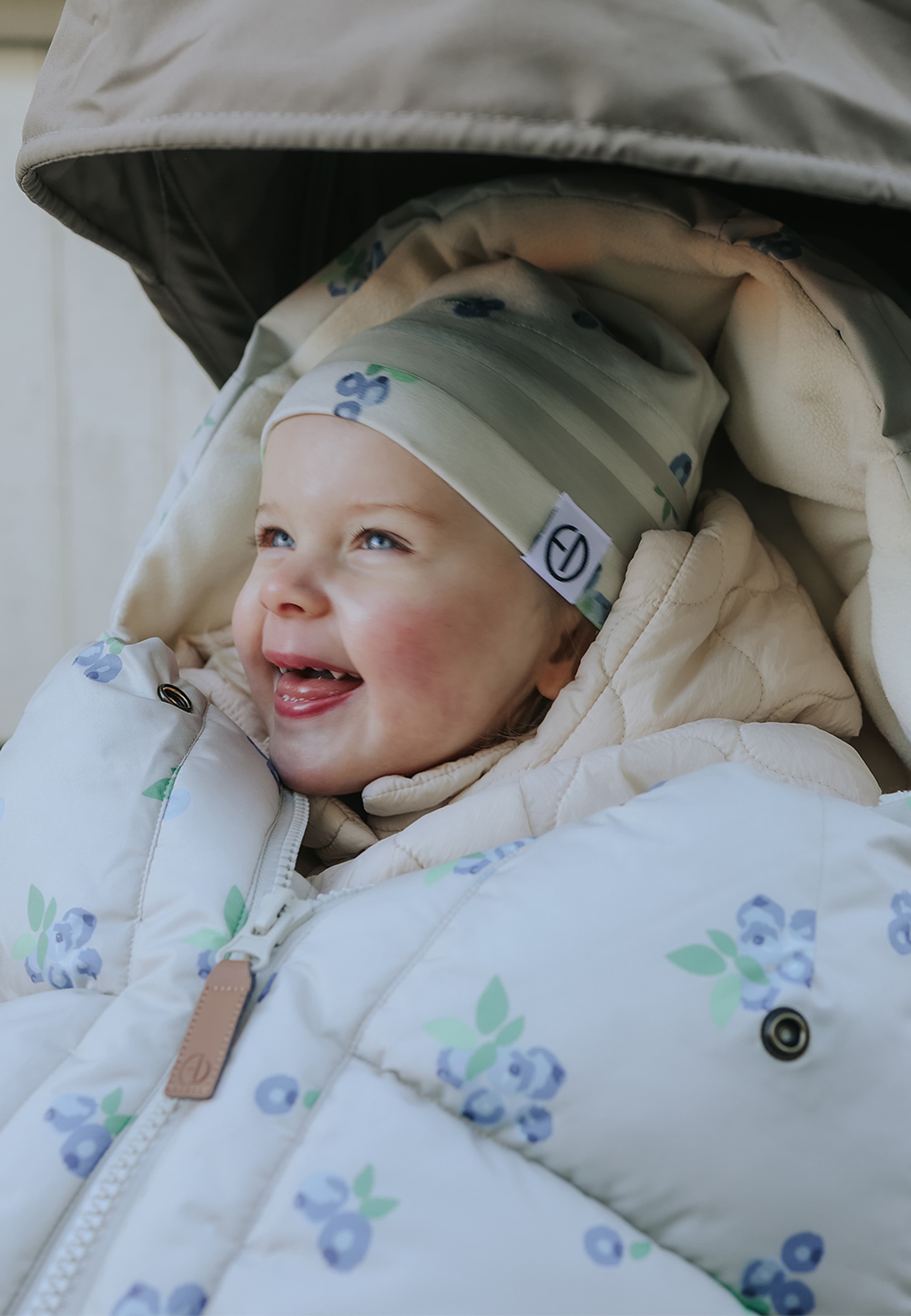 Comfort Åkpåse Blueberry Bliss, från Elodie Details, i färgen Blueberry Bliss. Klicka för att öppna bilden i stort format