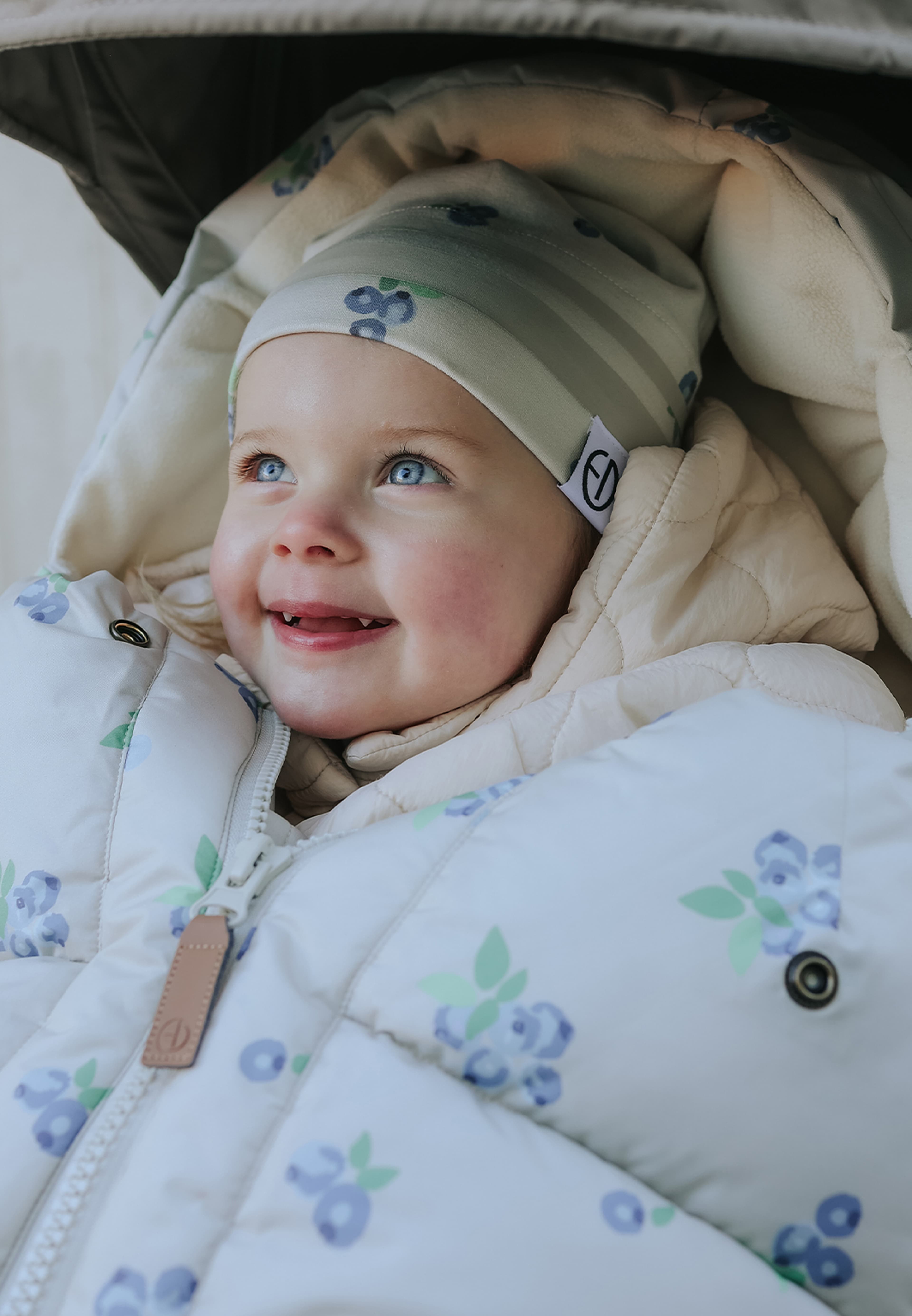 Comfort Åkpåse Blueberry Bliss, från Elodie Details, i färgen Blueberry Bliss. Klicka för att öppna bilden i stort format