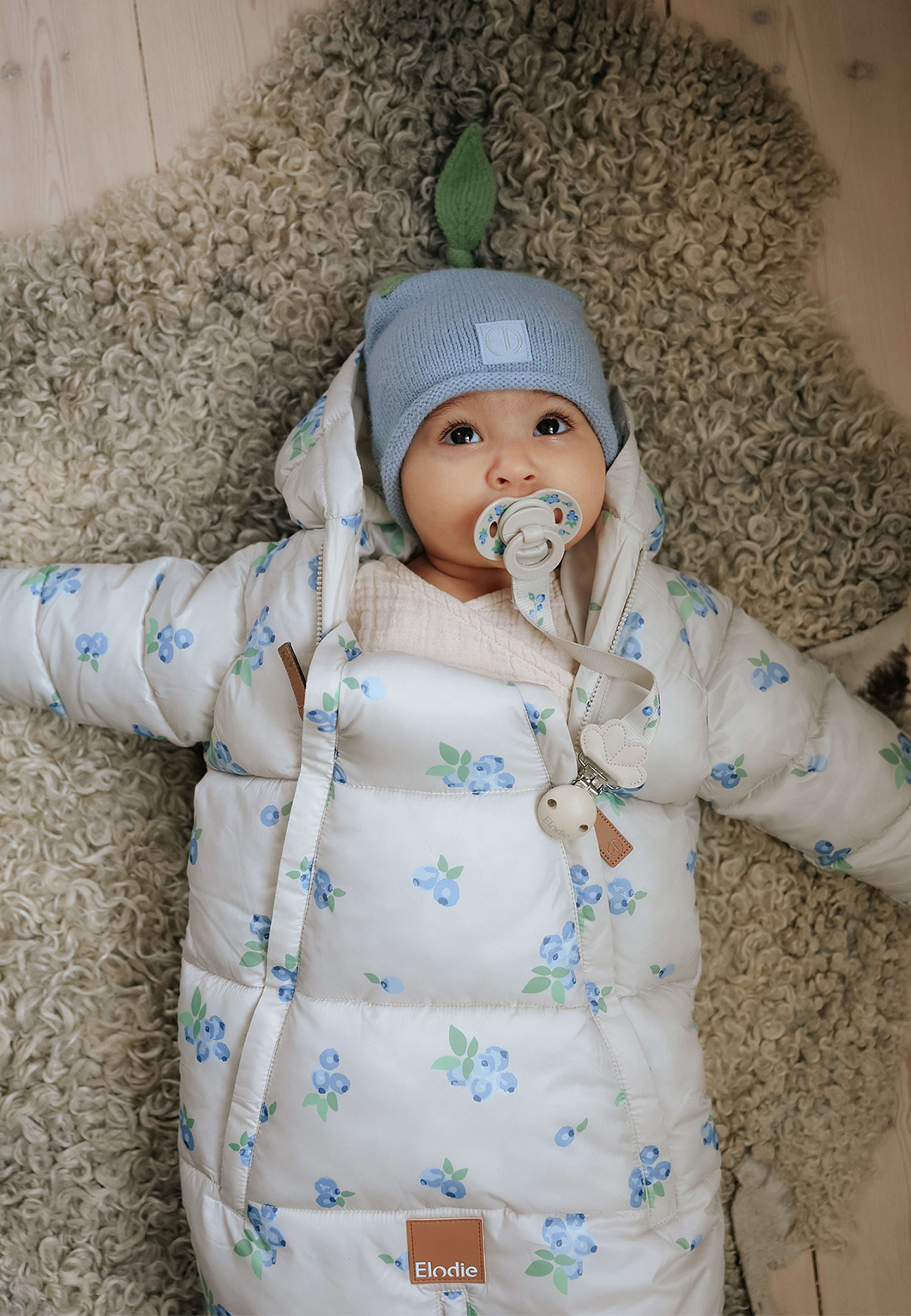 Stickad Mössa Blueberry Bliss 2-3 år, från Elodie Details, i färgen Blueberry Bliss. Klicka för att öppna bilden i stort format