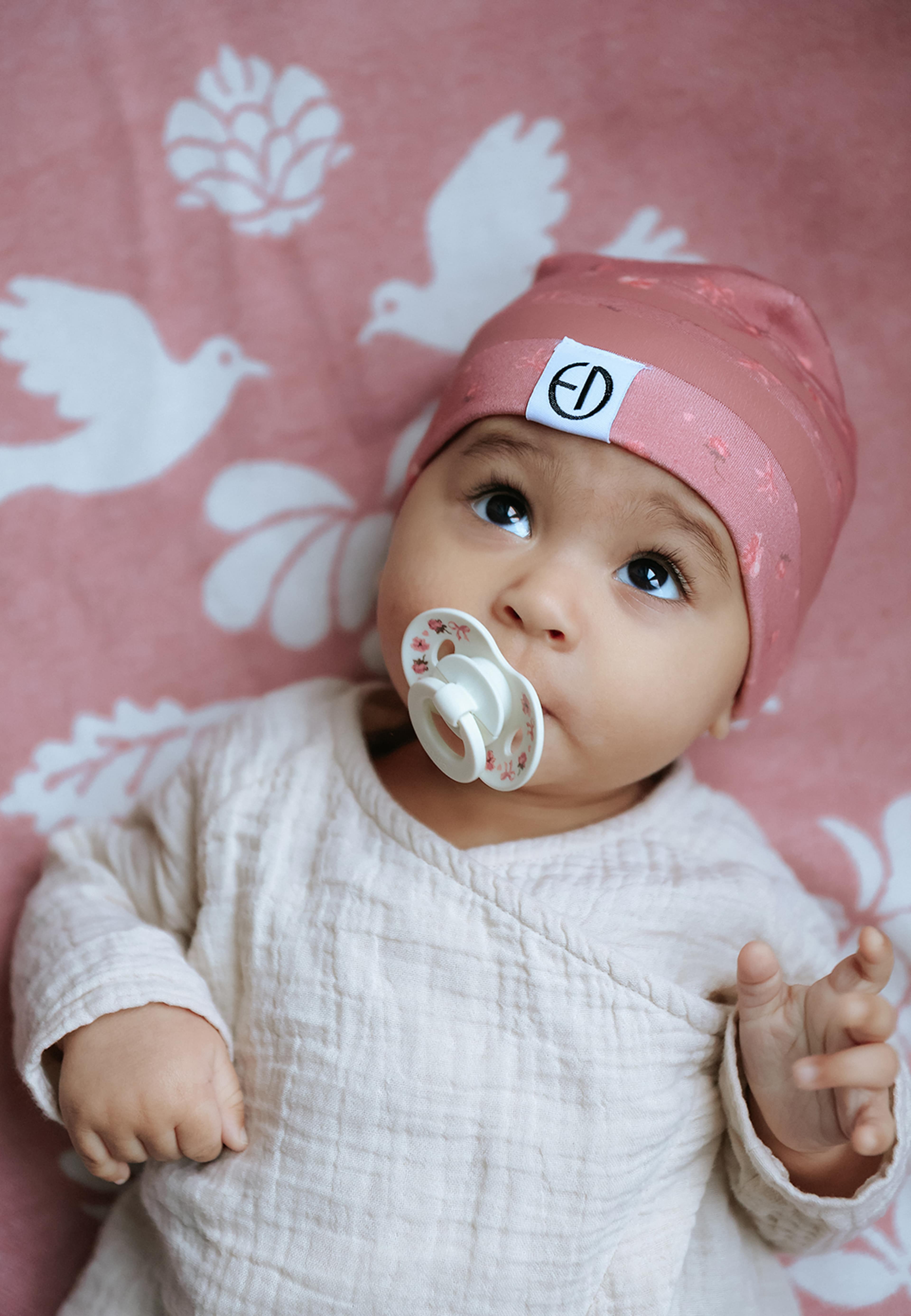 Vintermössa Pink Petit River Rose 1-2 år, från Elodie Details, i färgen Pink Petit River Rose. Klicka för att öppna bilden i stort format