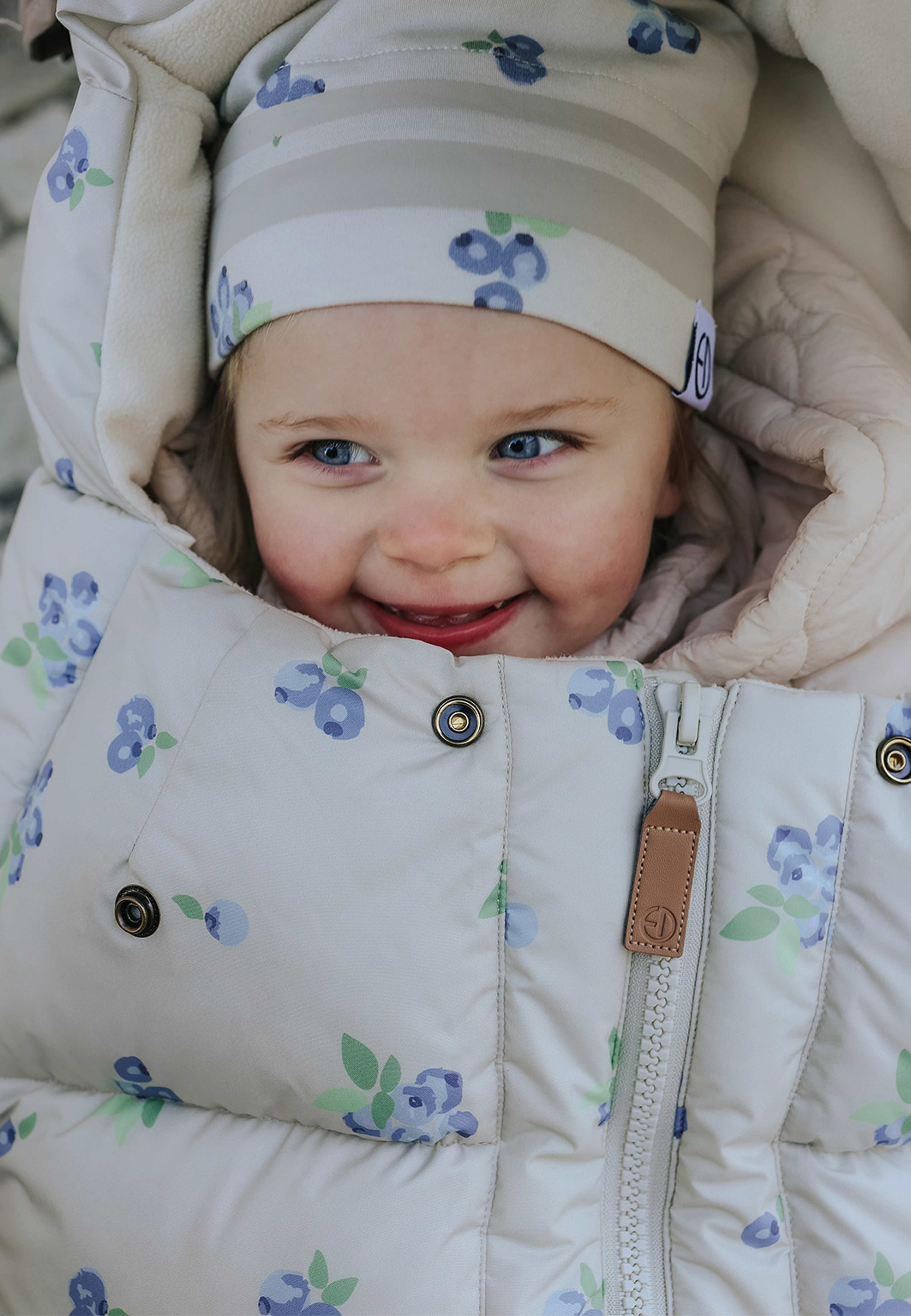Vintermössa Blueberry Bliss 1-2 år, från Elodie Details, i färgen Blueberry Bliss. Klicka för att öppna bilden i stort format