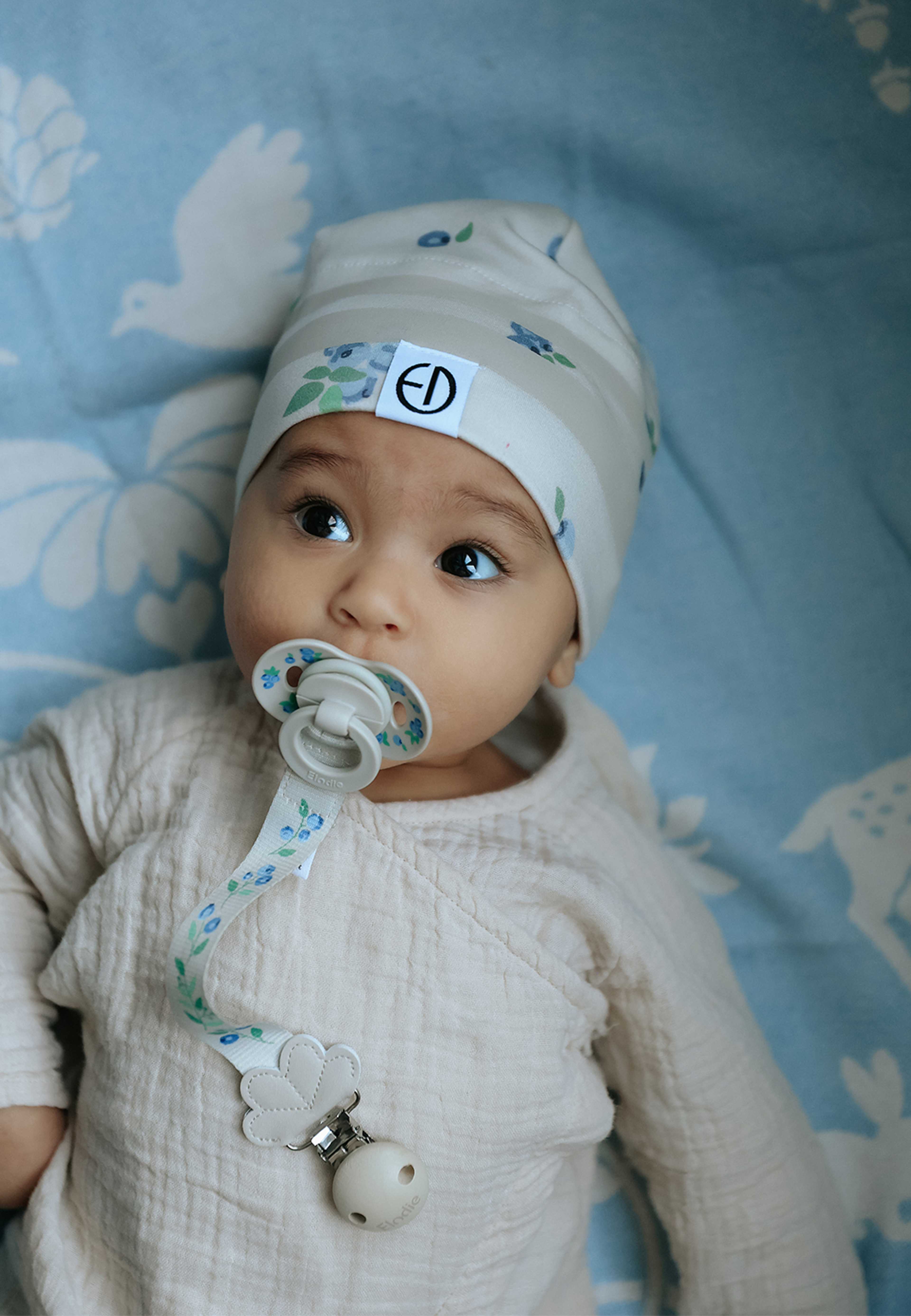 Vintermössa Blueberry Bliss 1-2 år, från Elodie Details, i färgen Blueberry Bliss. Klicka för att öppna bilden i stort format
