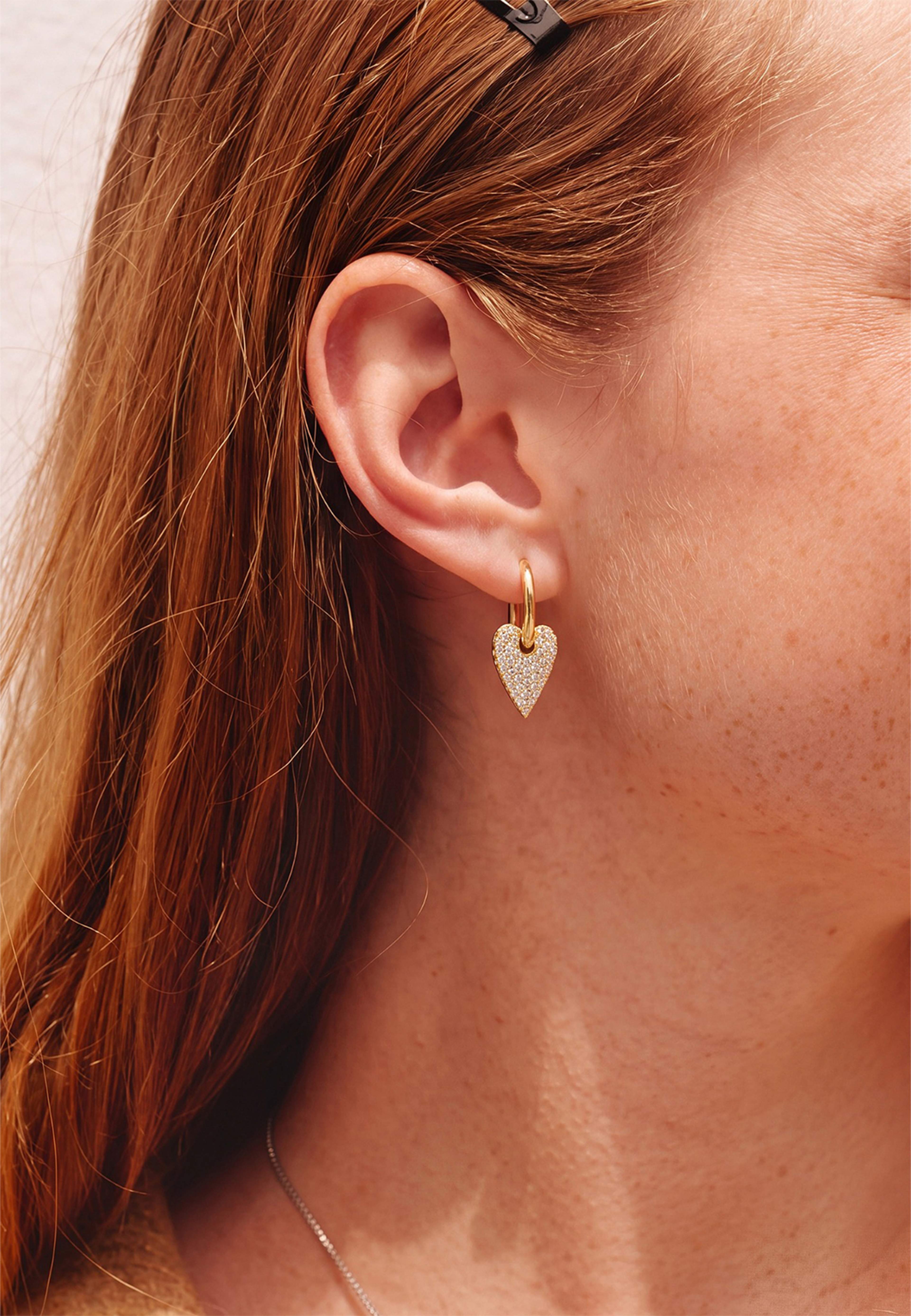 Amore Sparkle Hoops L Gold, från Edblad, i färgen Gold. Klicka för att öppna bilden i stort format