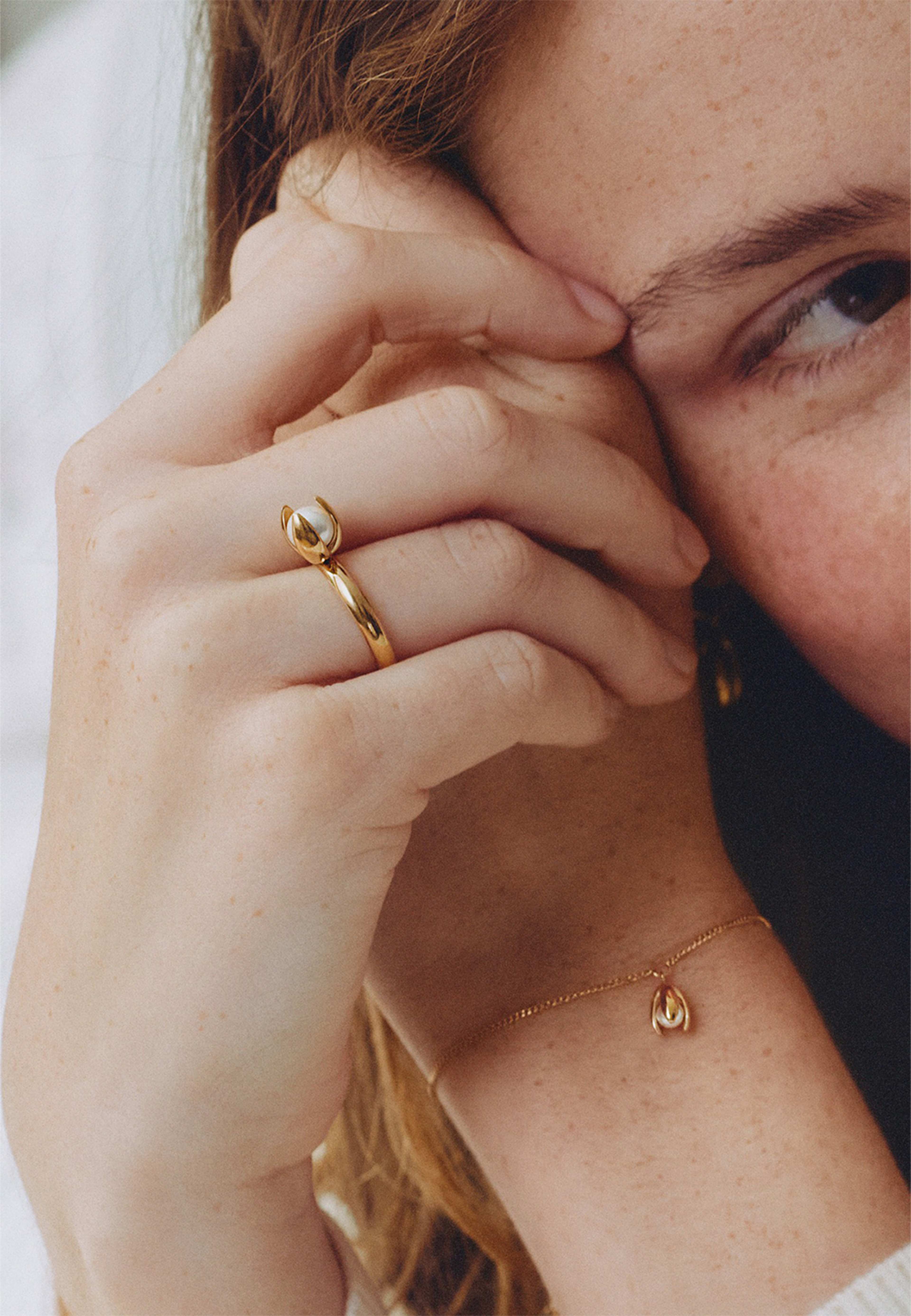 Moonrave Ring L Gold, från Edblad, i färgen Gold. Klicka för att öppna bilden i stort format