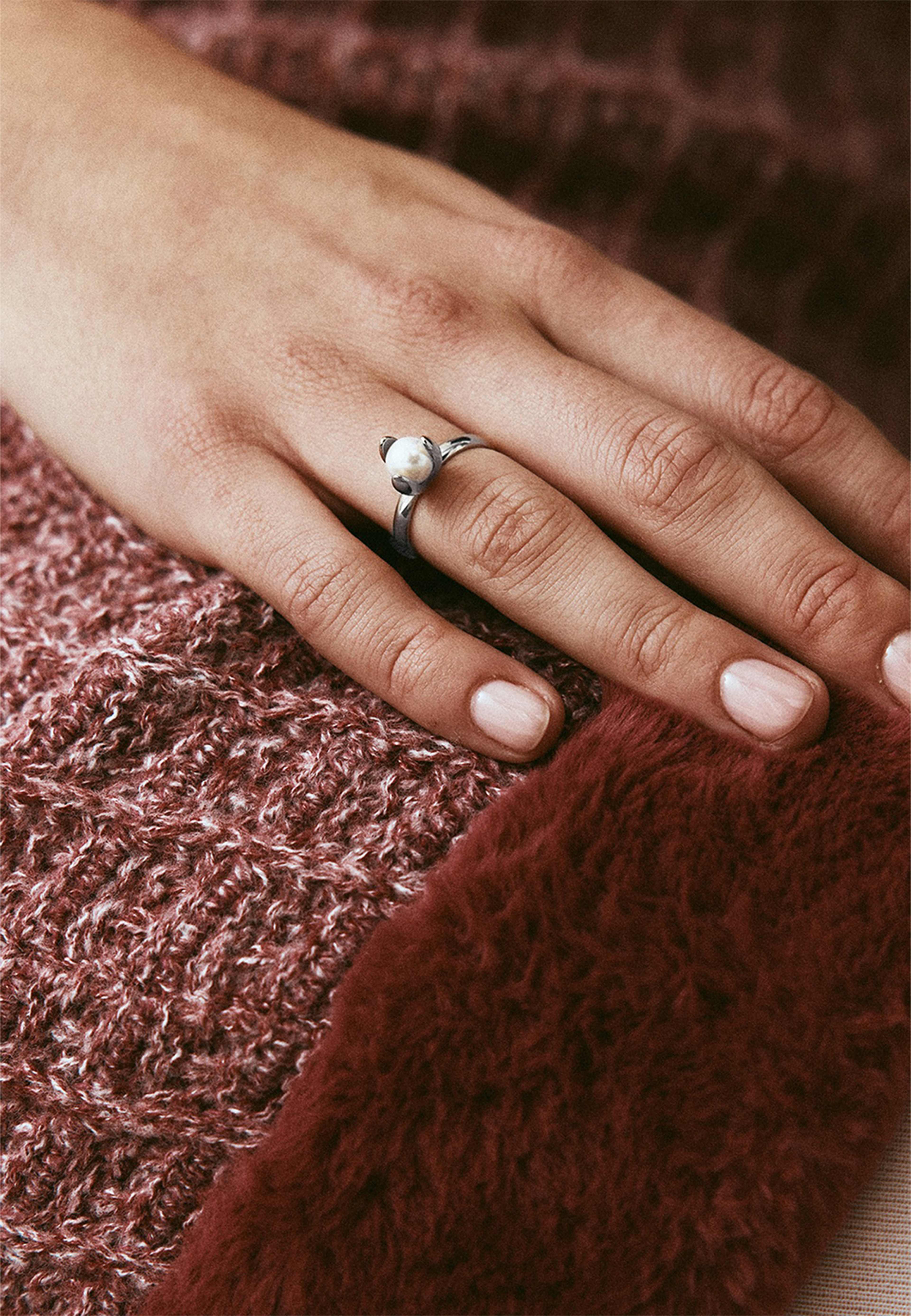 Moonrave Ring L Silver, från Edblad, i färgen Silver. Klicka för att öppna bilden i stort format