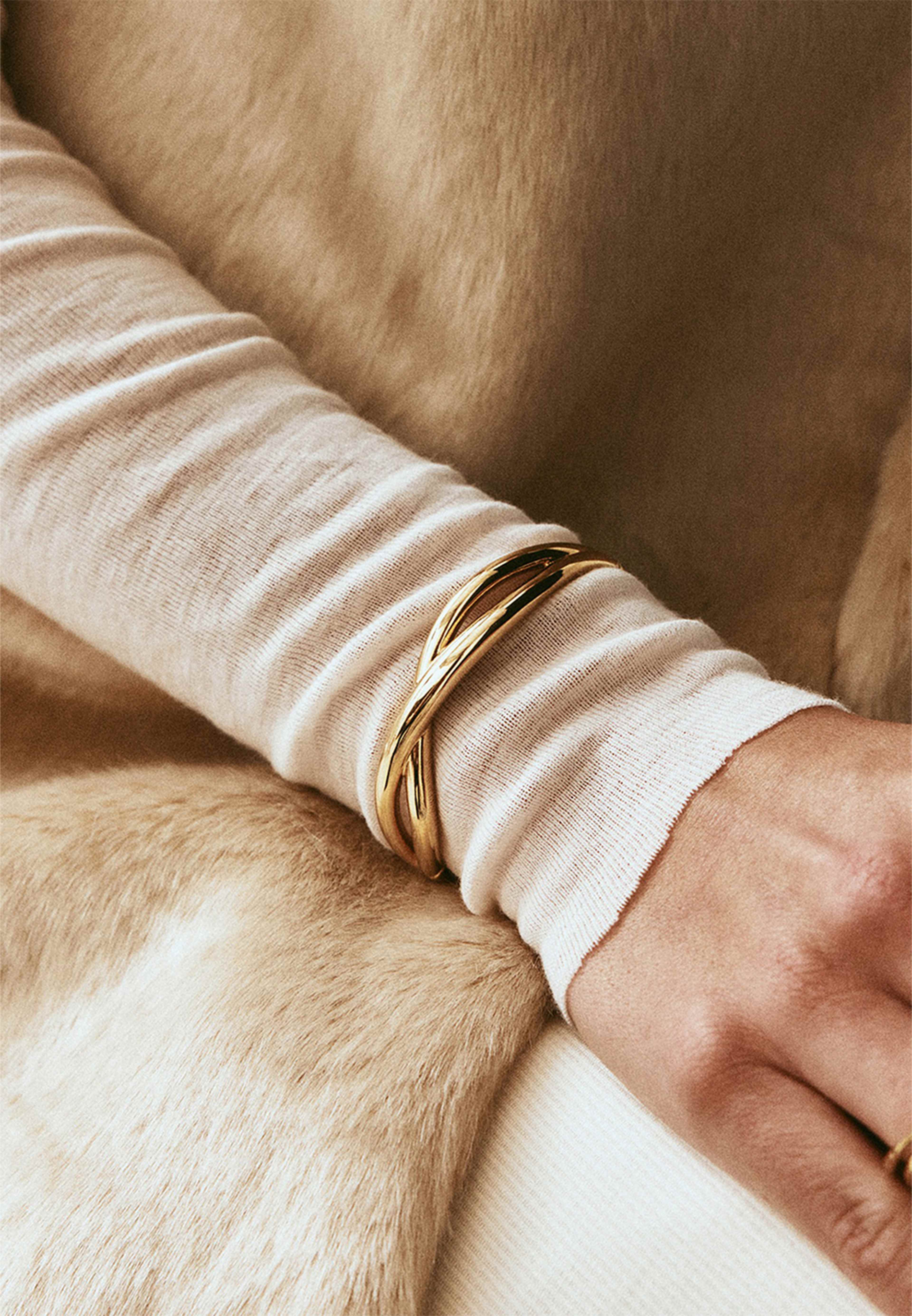 Nouveau Bangle Gold, från Edblad, i färgen Gold. Klicka för att öppna bilden i stort format