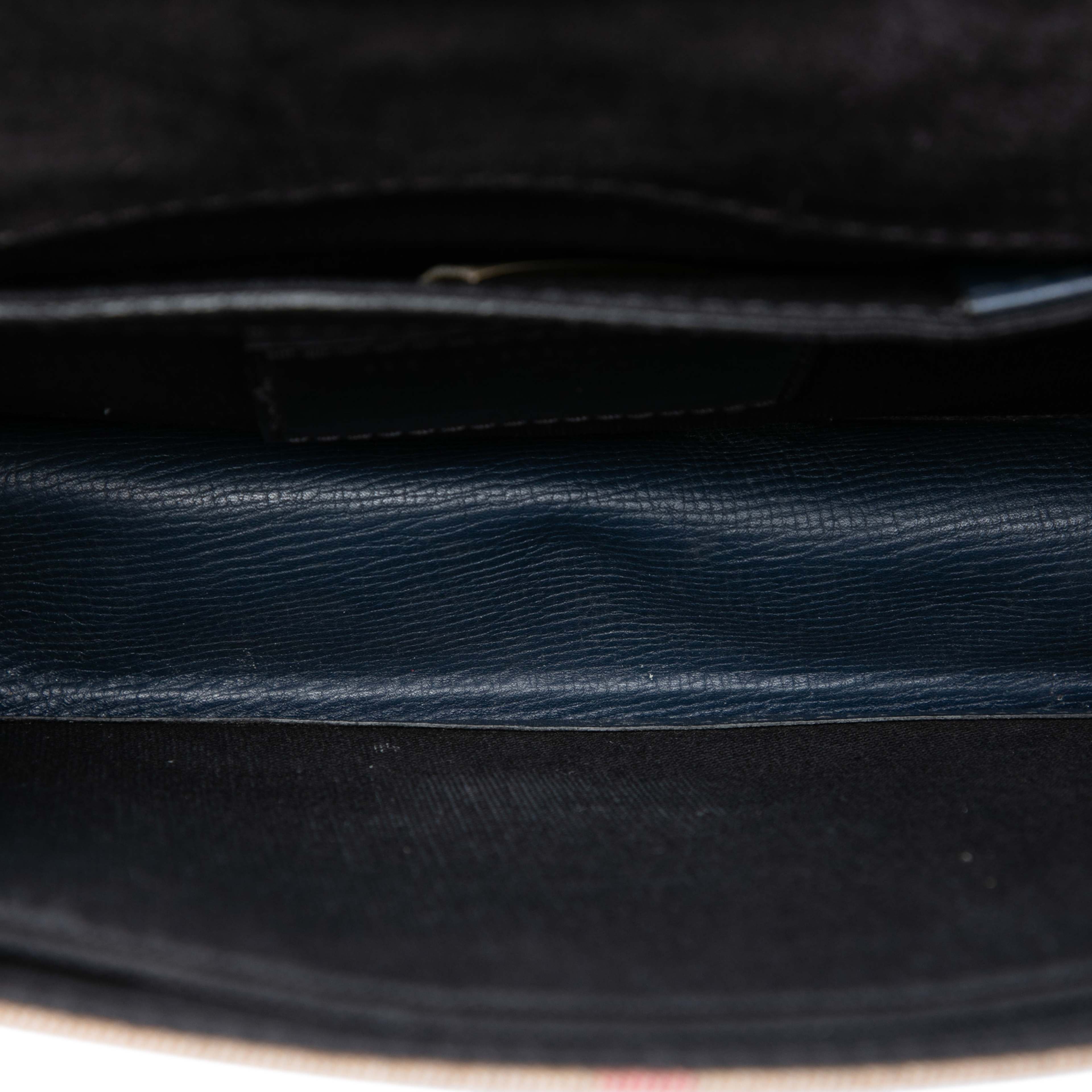 Burberry Small Leather And House Check Canvas Derby Macken Crossbody, från Luxclusif, i färgen navy. Klicka för att öppna bilden i stort format