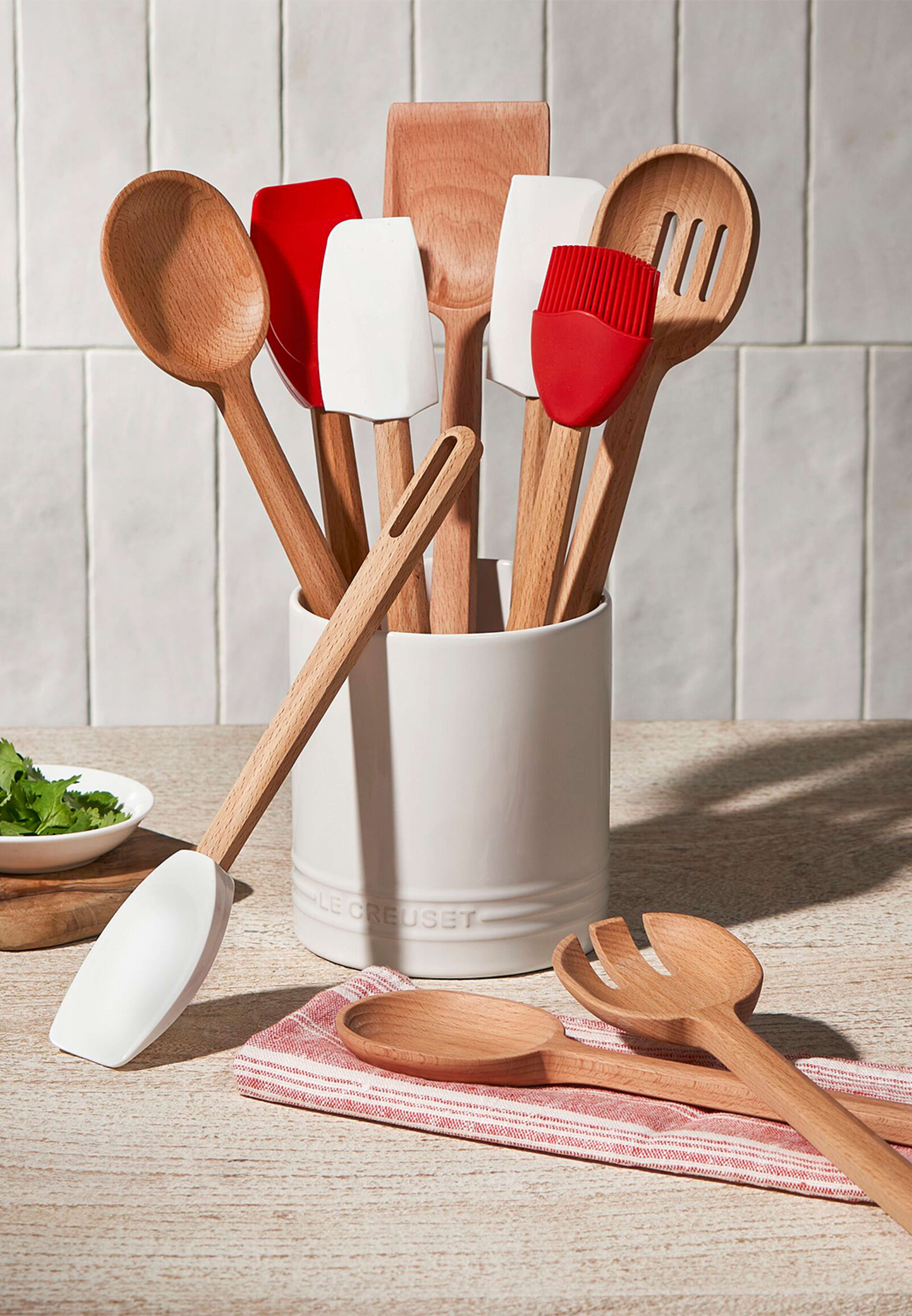 Signature mellan slickepott Cerise, från Le Creuset, i färgen Cerise. Klicka för att öppna bilden i stort format