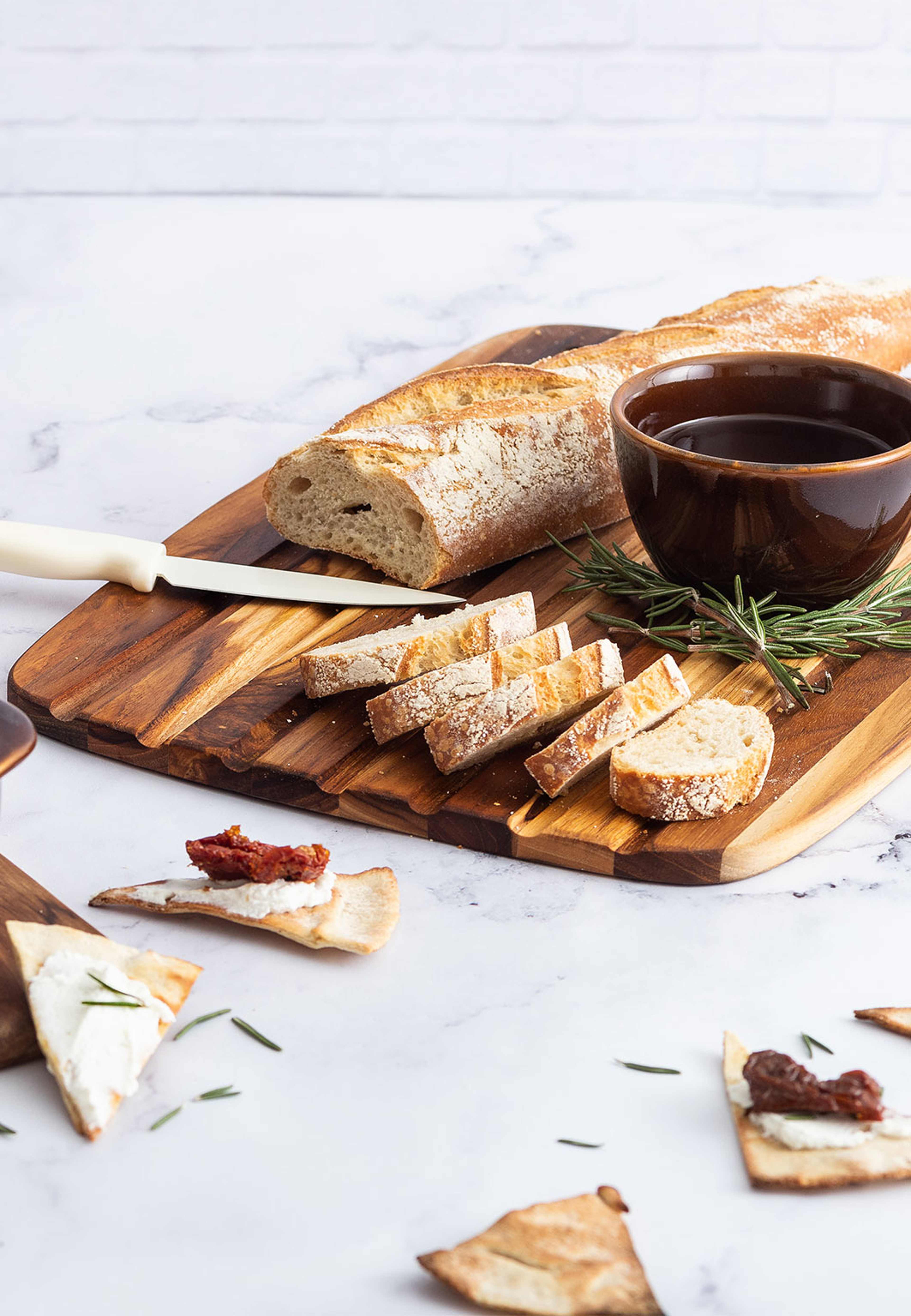Essential Bread Board 409, från Teakhaus, i färgen Teak. Klicka för att öppna bilden i stort format