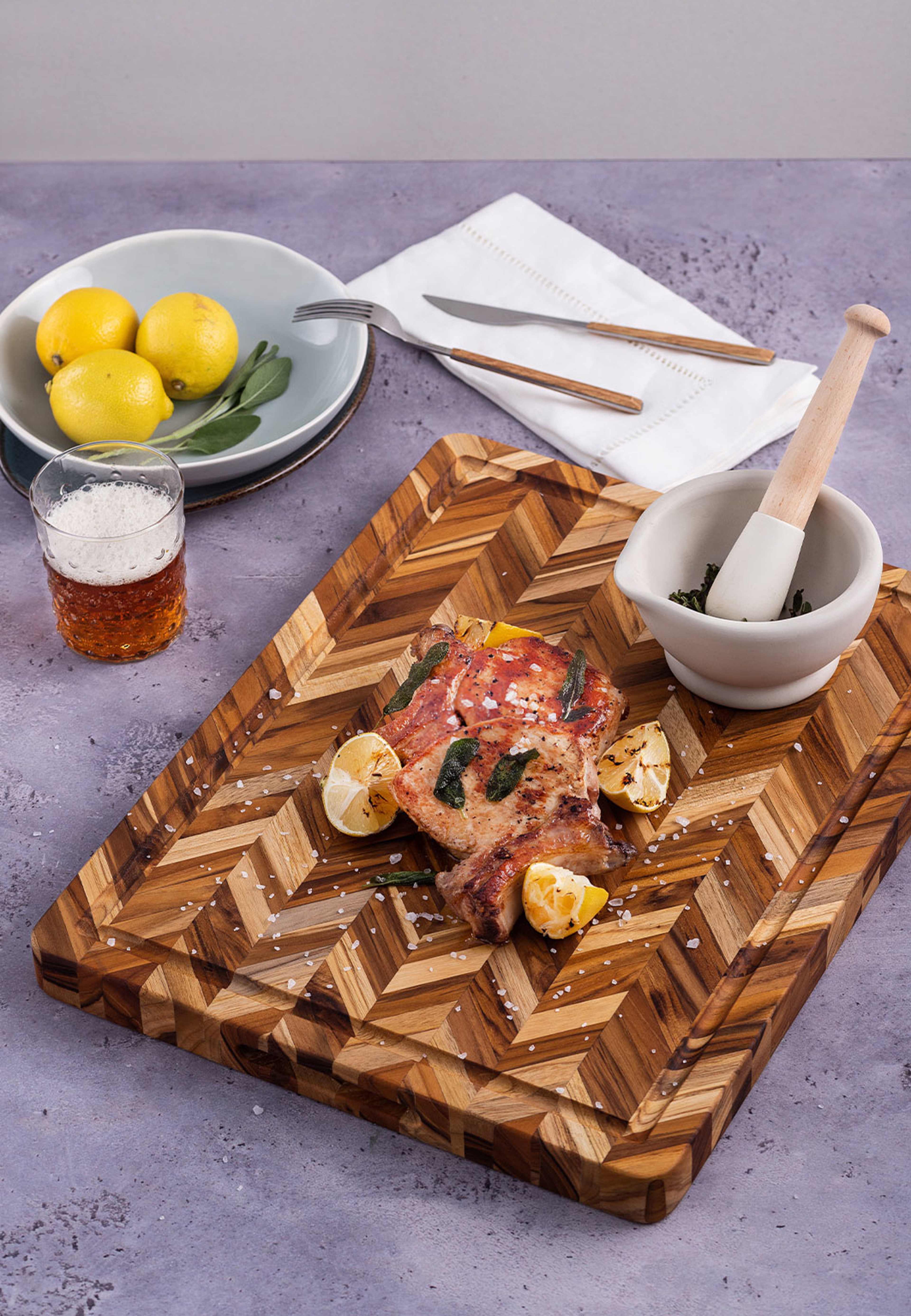 Herringbone Cutting Board Heavy-duty (L) 323, från Teakhaus, i färgen Teak. Klicka för att öppna bilden i stort format