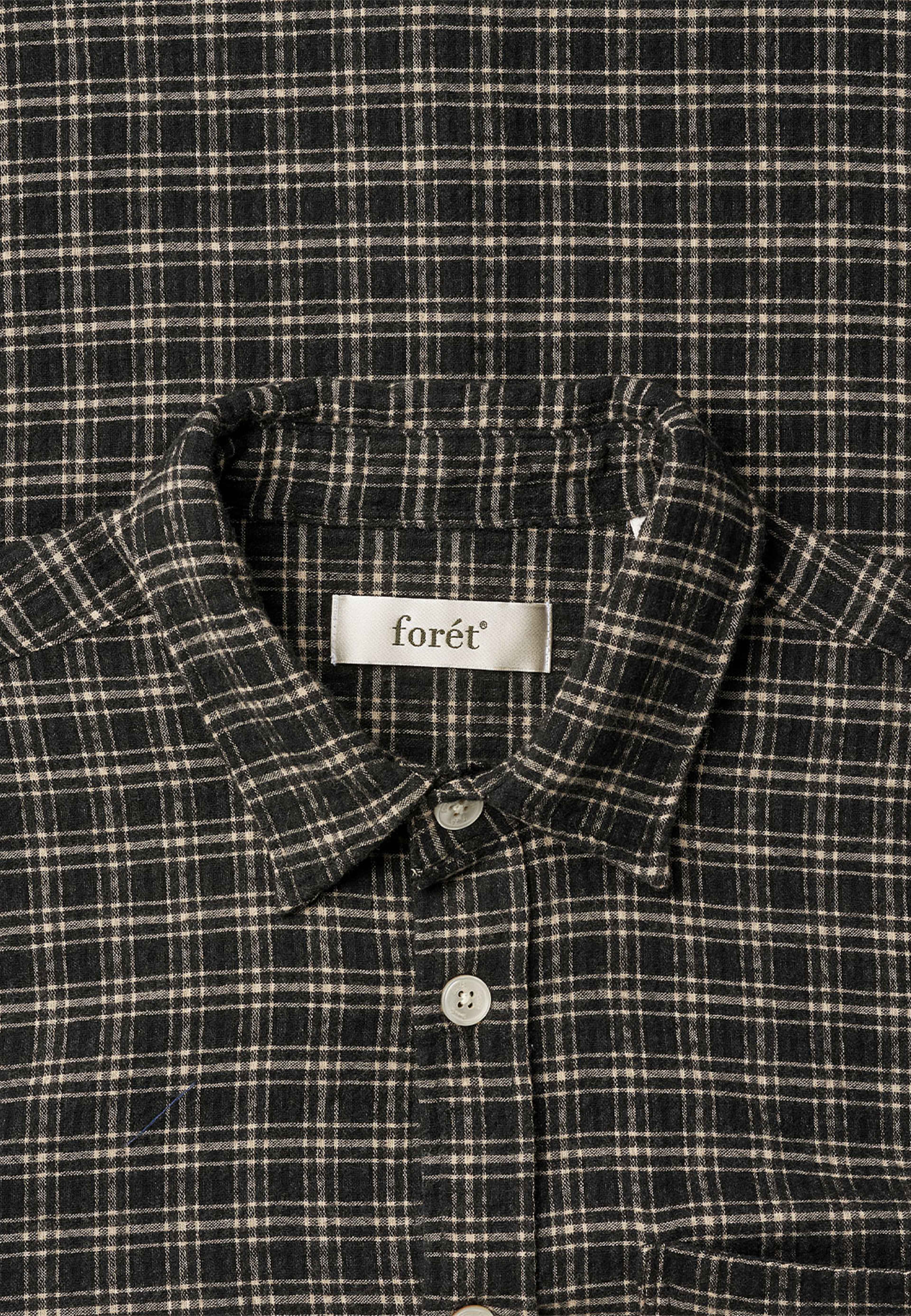 Form Regular Fit Italian Check Shirt, från Forét, i färgen Black Check. Klicka för att öppna bilden i stort format