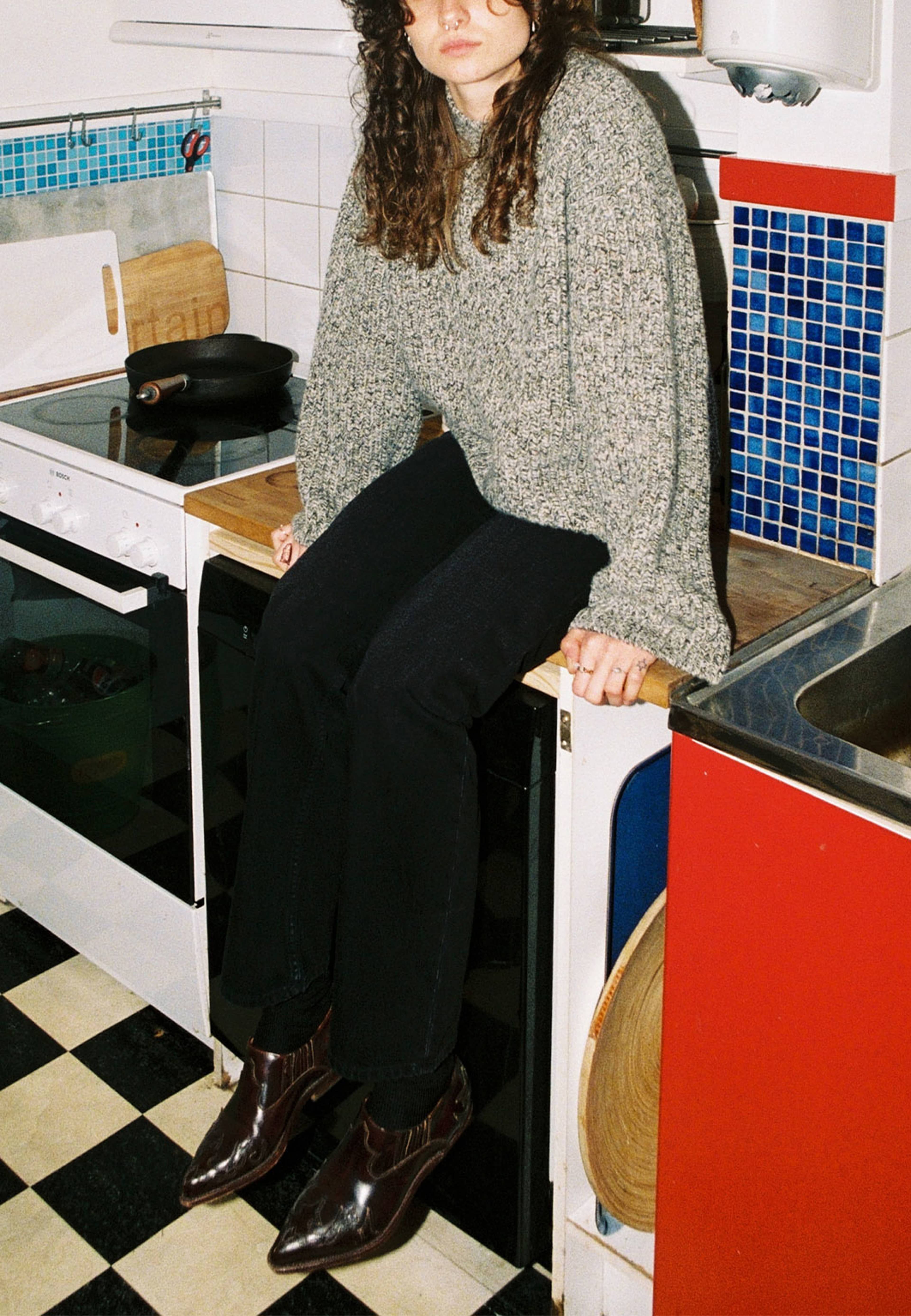Gittan Sweater Chunky Knit, från Nudie Jeans, i färgen Green Melange. Klicka för att öppna bilden i stort format