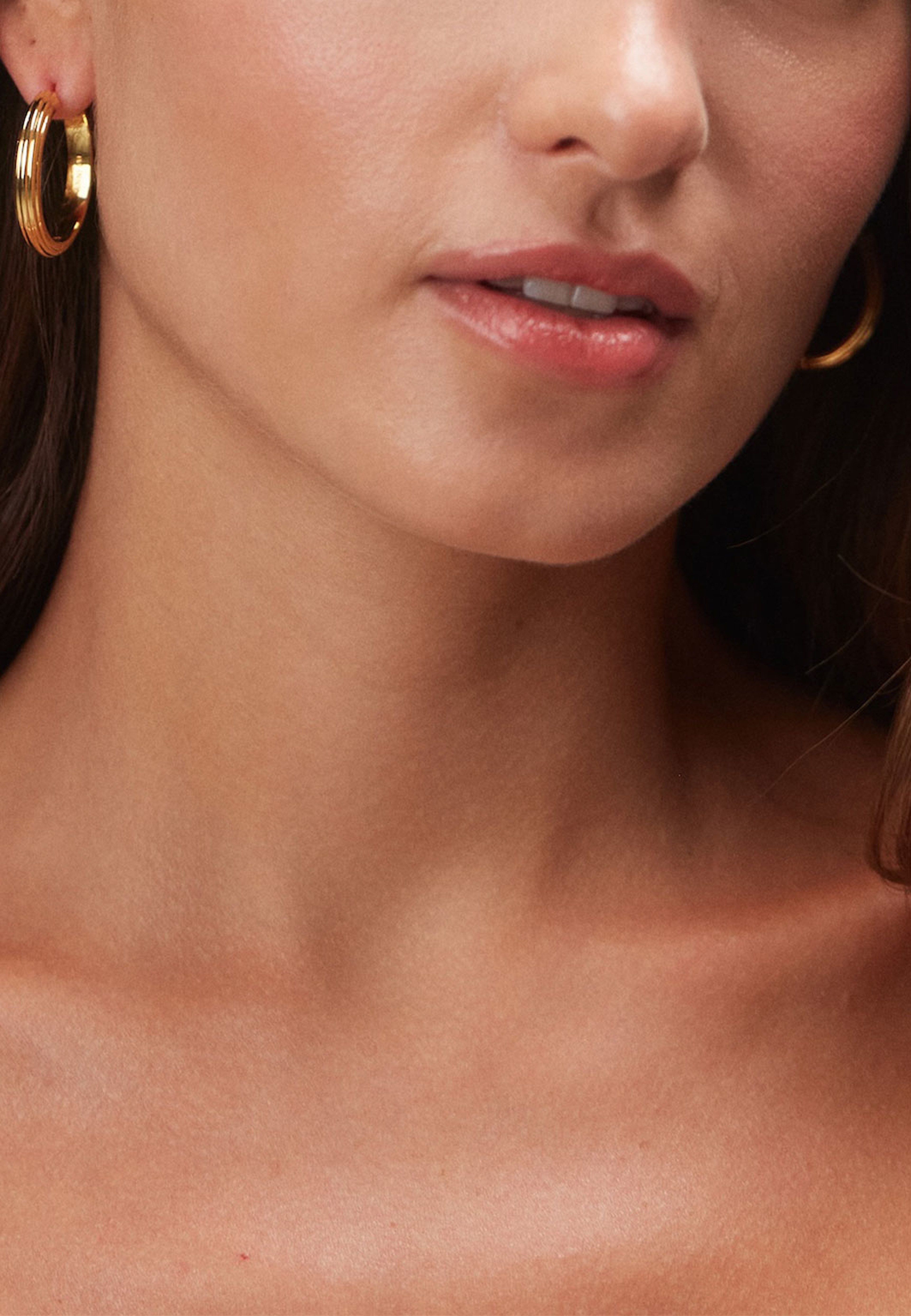 Golden Deco Hoops Bold, från Anni Lu, i färgen Gold. Klicka för att öppna bilden i stort format