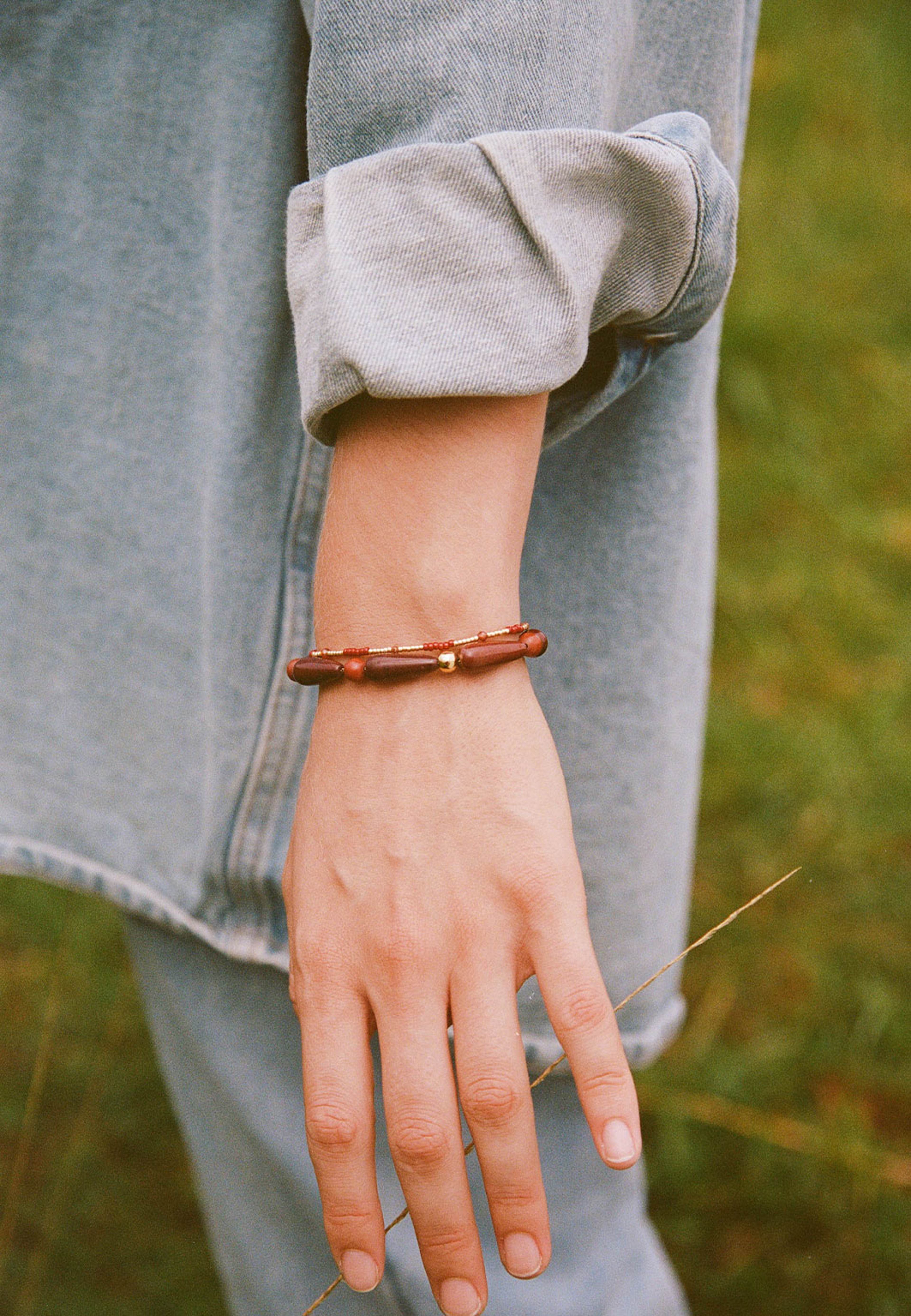 Hot Drops Bracelet, från Anni Lu, i färgen Red Jasper. Klicka för att öppna bilden i stort format