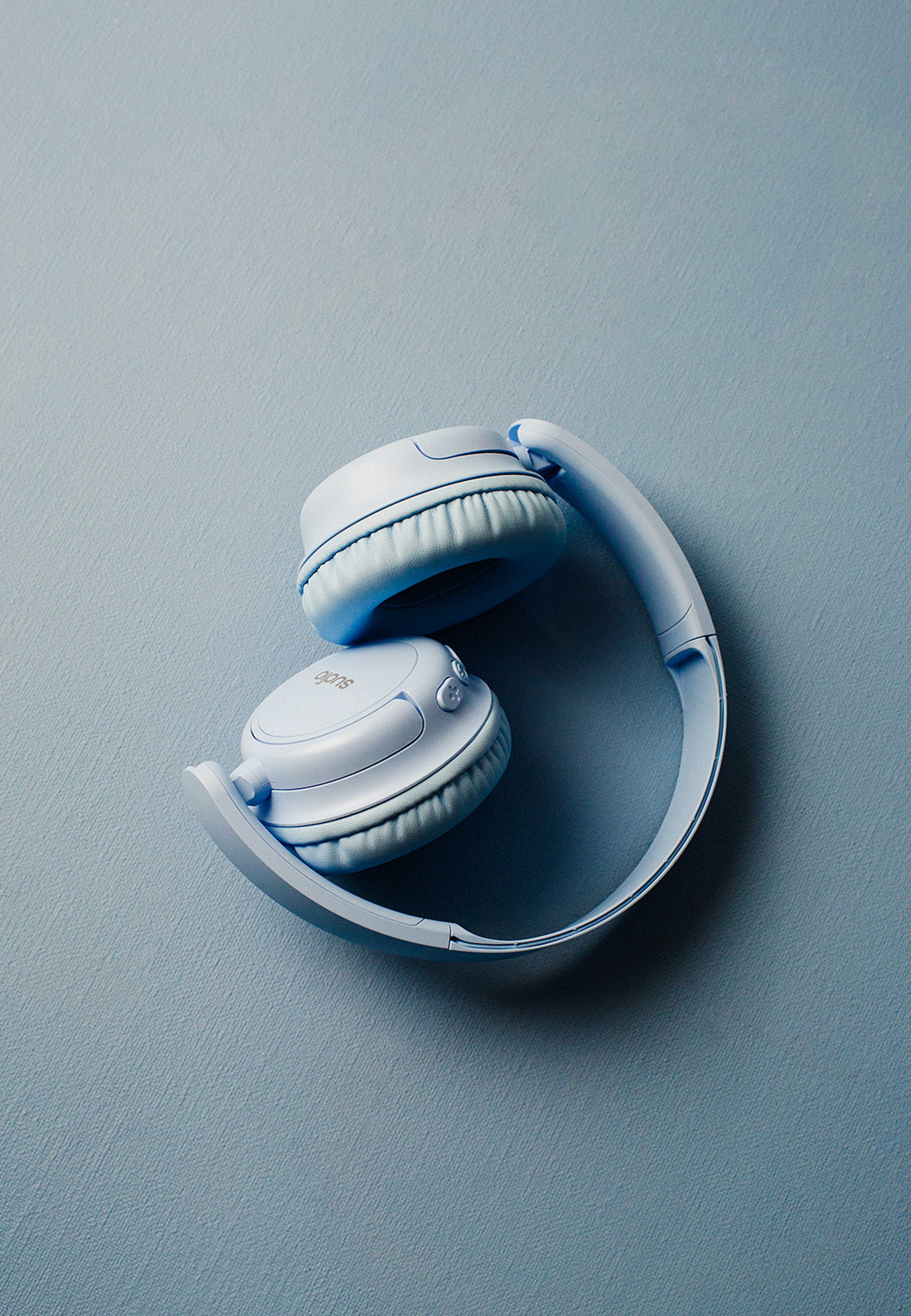 Sudio Kids On-Ear hörlurar, från Sudio, i färgen Blå. Klicka för att öppna bilden i stort format