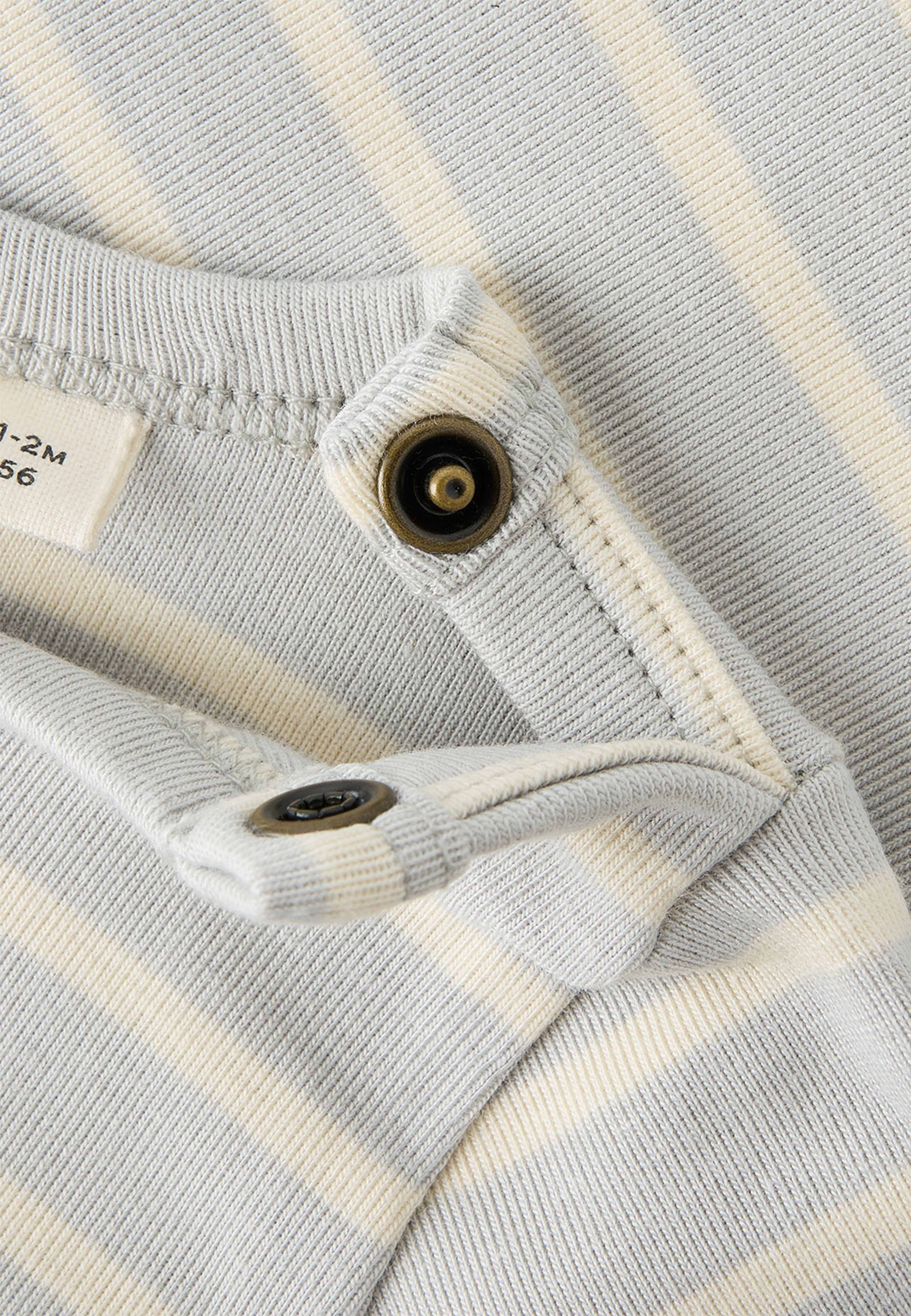 Layo Night Suit, från Lil'Atelier, i färgen Vapor Blue Turtledove. Klicka för att öppna bilden i stort format