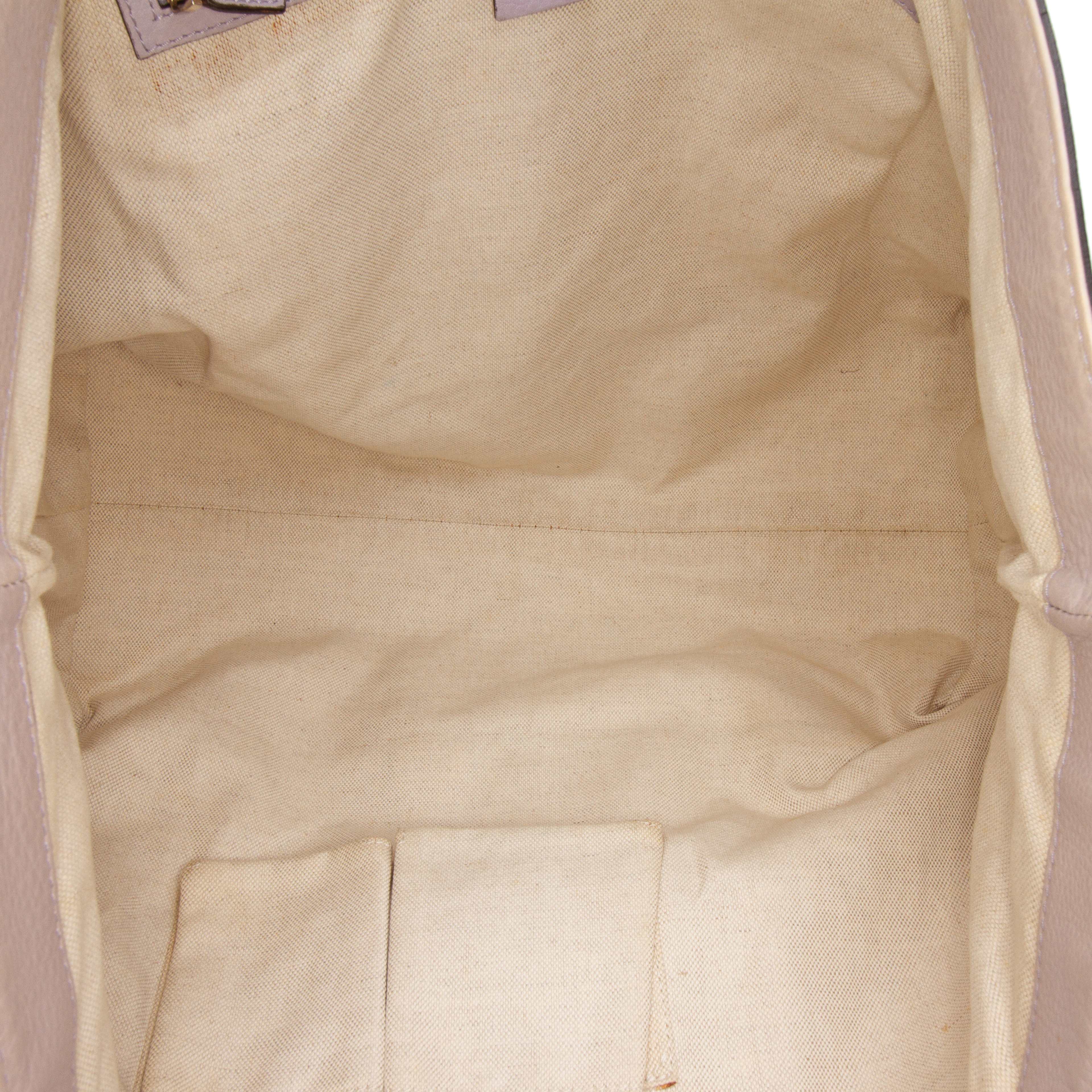 Gucci Large Pebbled Calfskin Sunset Tote, från Luxclusif, i färgen lavender. Klicka för att öppna bilden i stort format