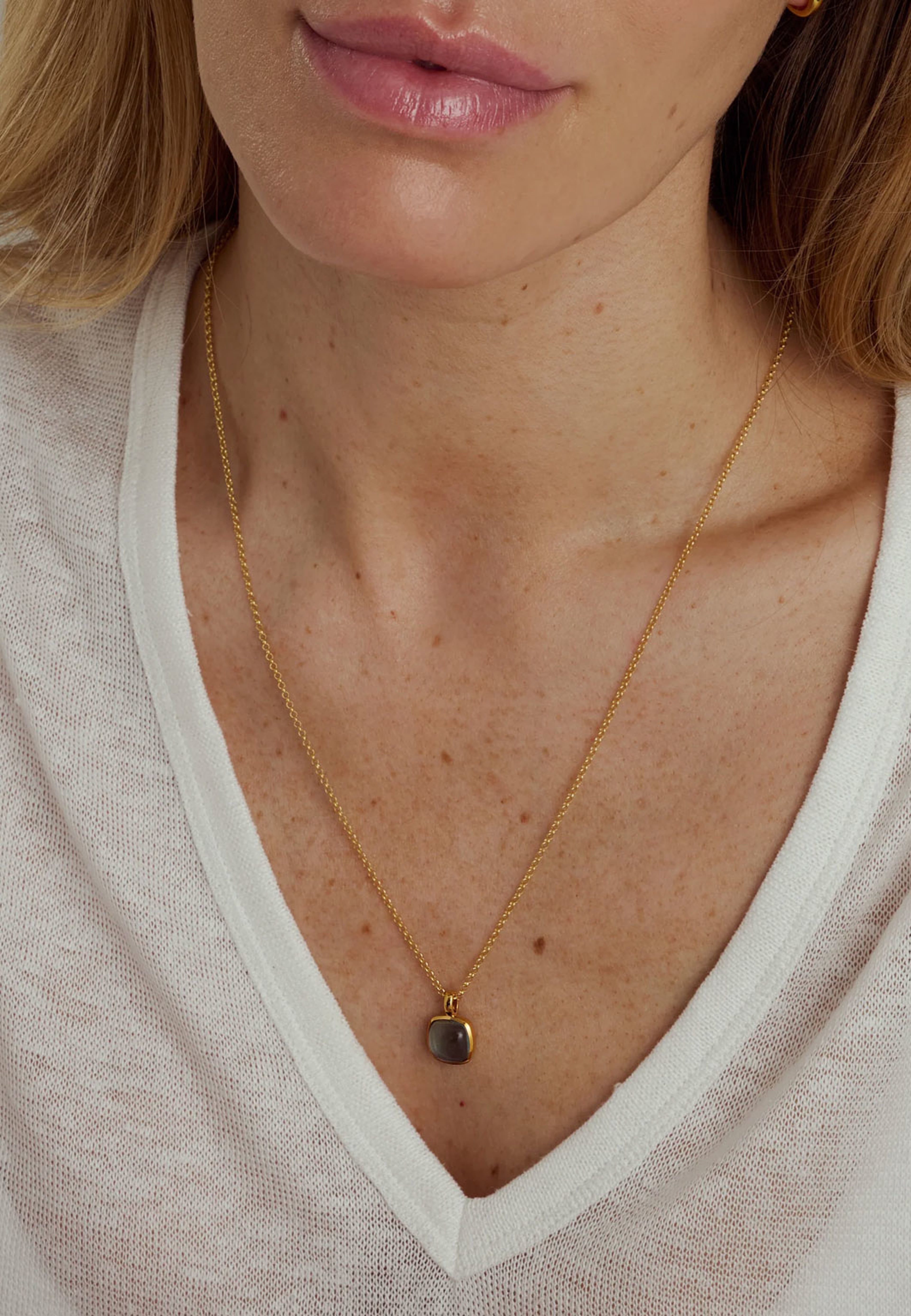 Lumera Necklace, från Syster P, i färgen Gold/Teal Fluorite. Klicka för att öppna bilden i stort format