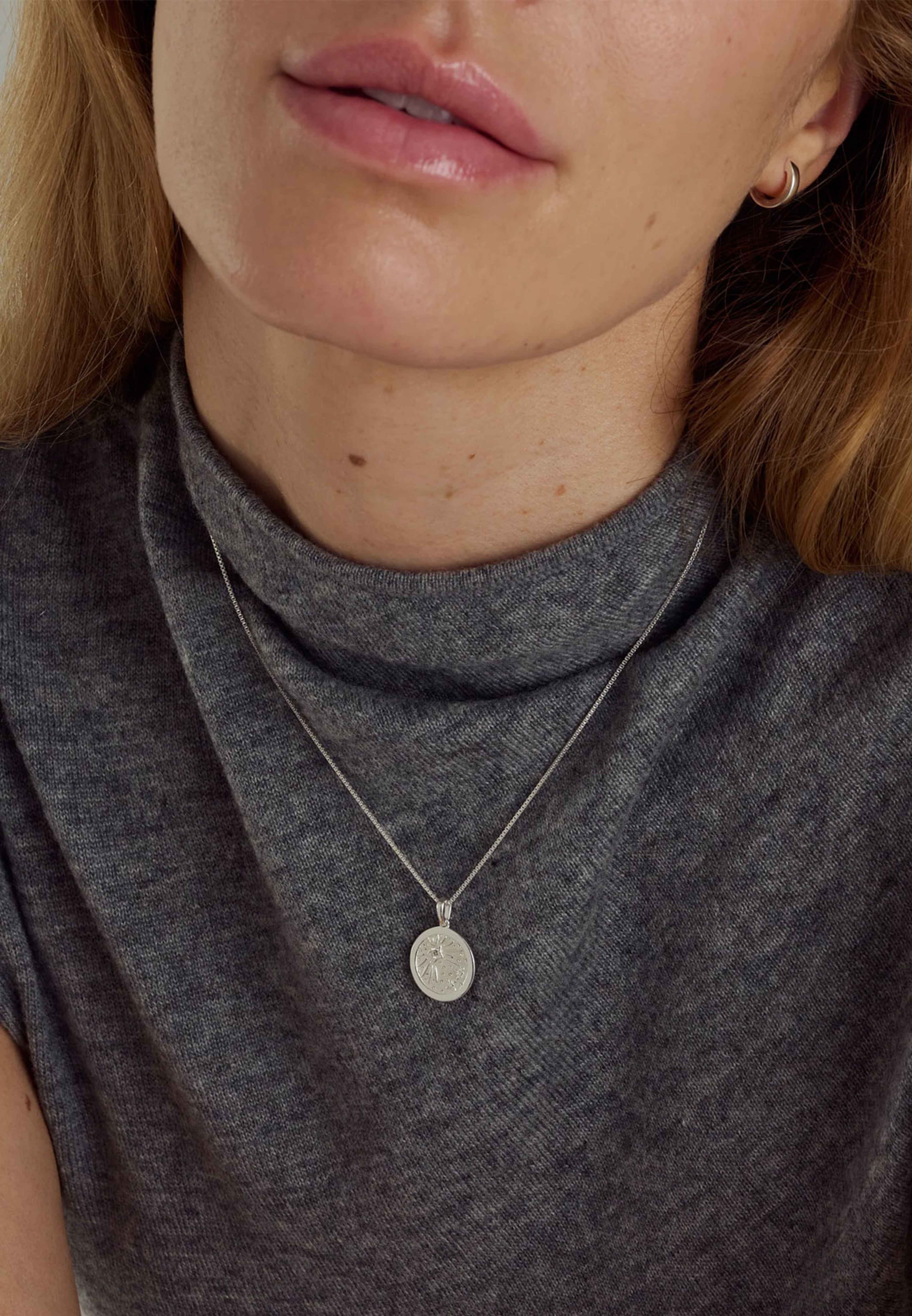 Lucky Coin Such A Star Necklace, från Syster P, i färgen Silver. Klicka för att öppna bilden i stort format