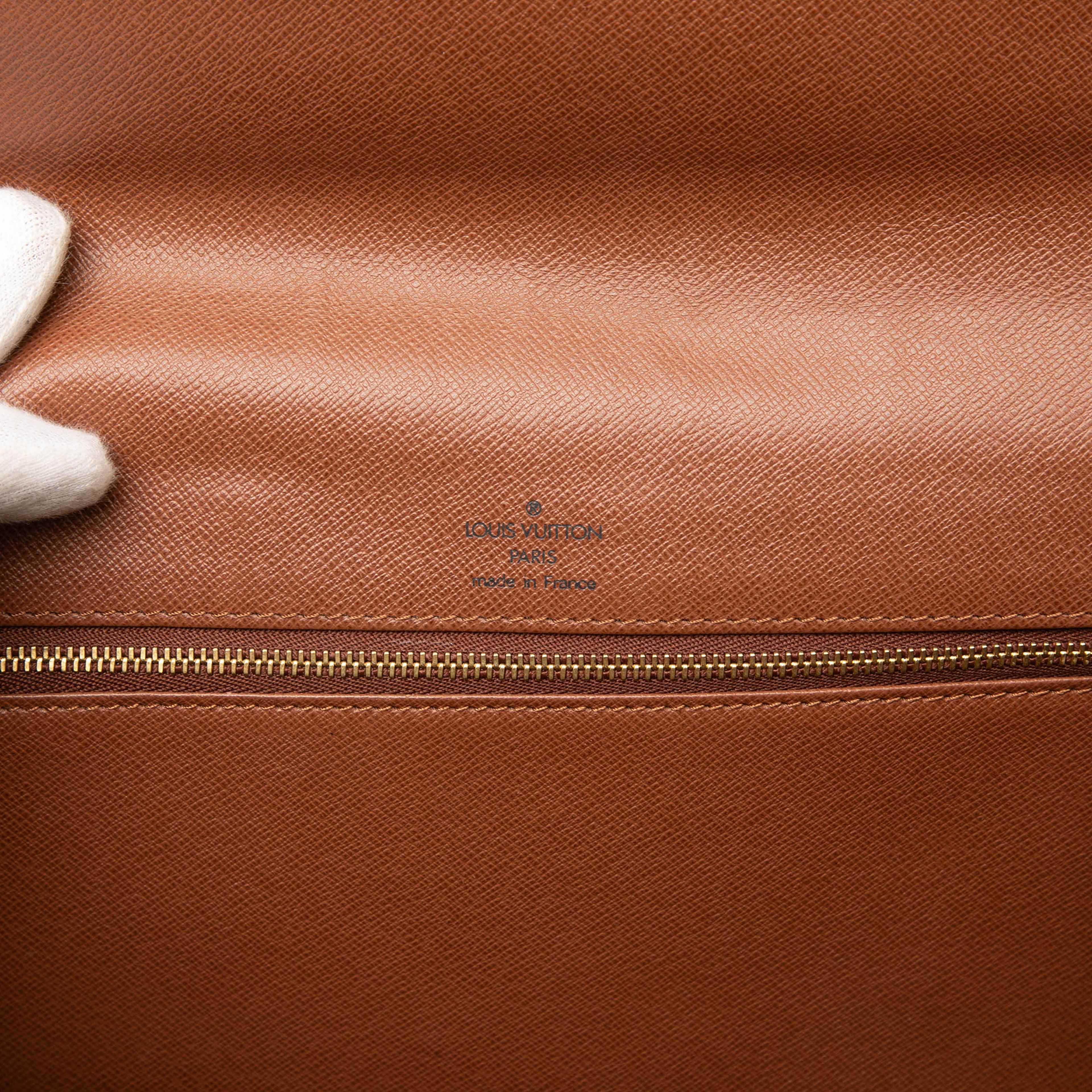 Louis Vuitton Monogram Pochette Dame Gm, från Luxclusif, i färgen brown. Klicka för att öppna bilden i stort format