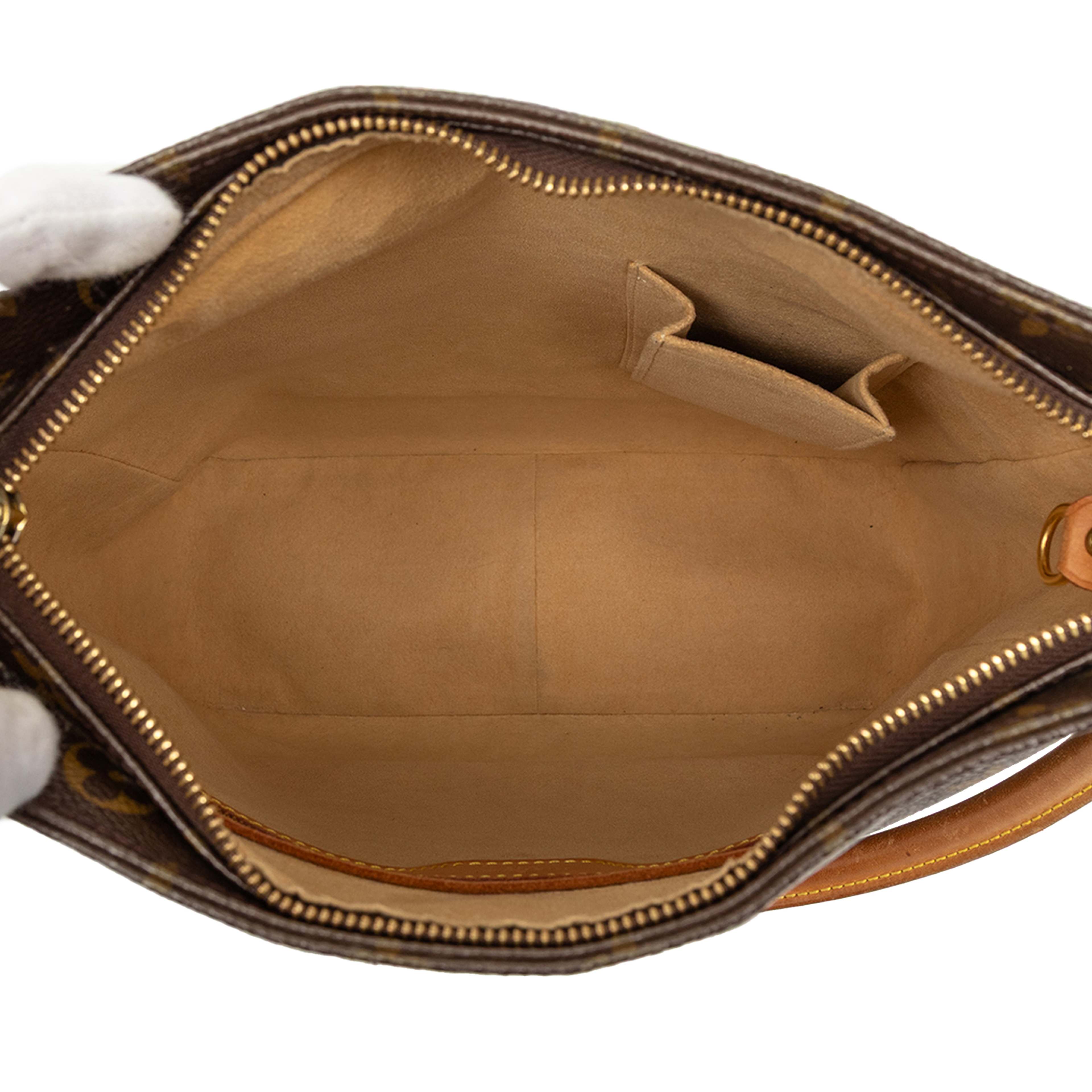 Louis Vuitton Monogram Looping Gm, från Luxclusif, i färgen brown. Klicka för att öppna bilden i stort format