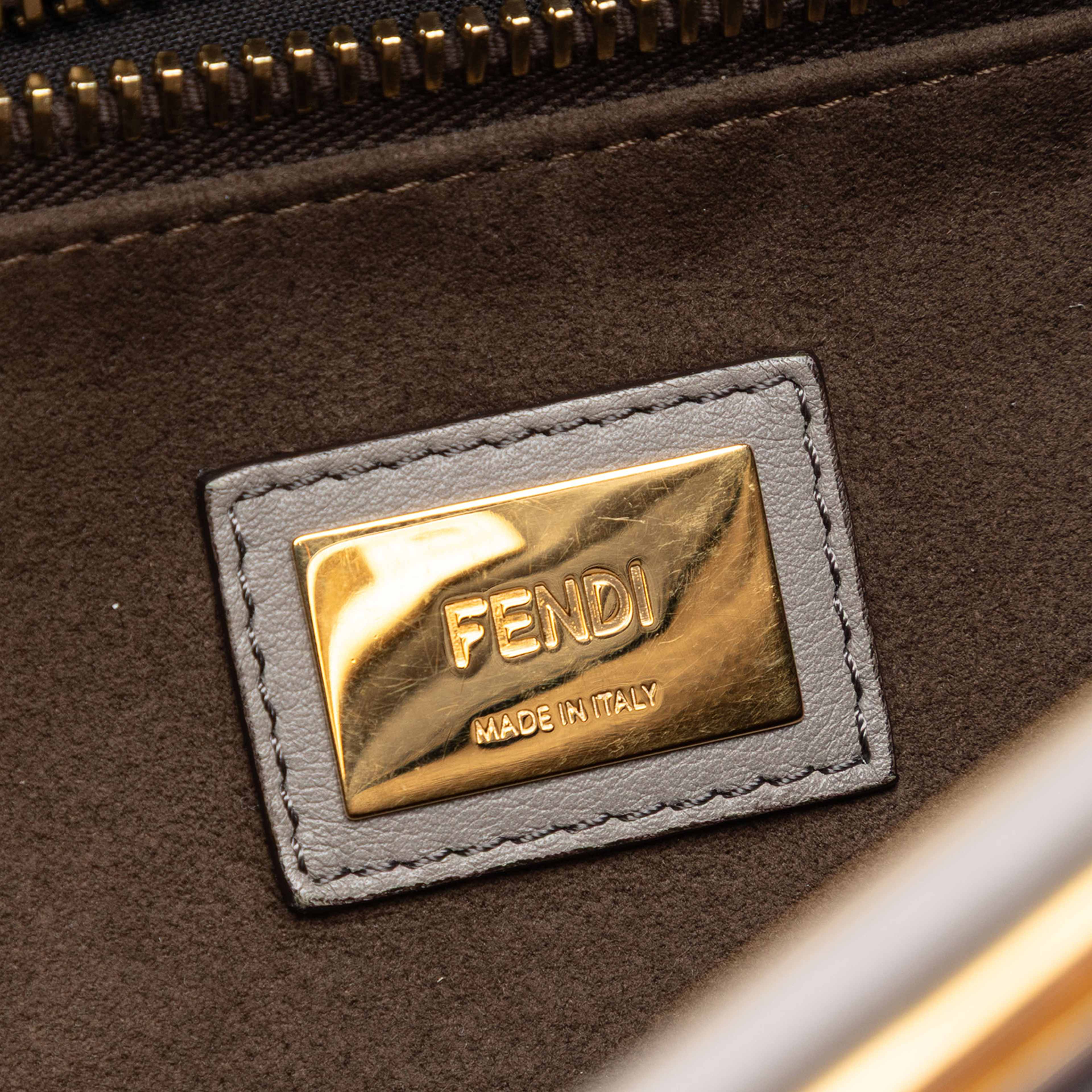 Fendi Large Calfskin Peekaboo Iconic Satchel, från Luxclusif, i färgen grå. Klicka för att öppna bilden i stort format