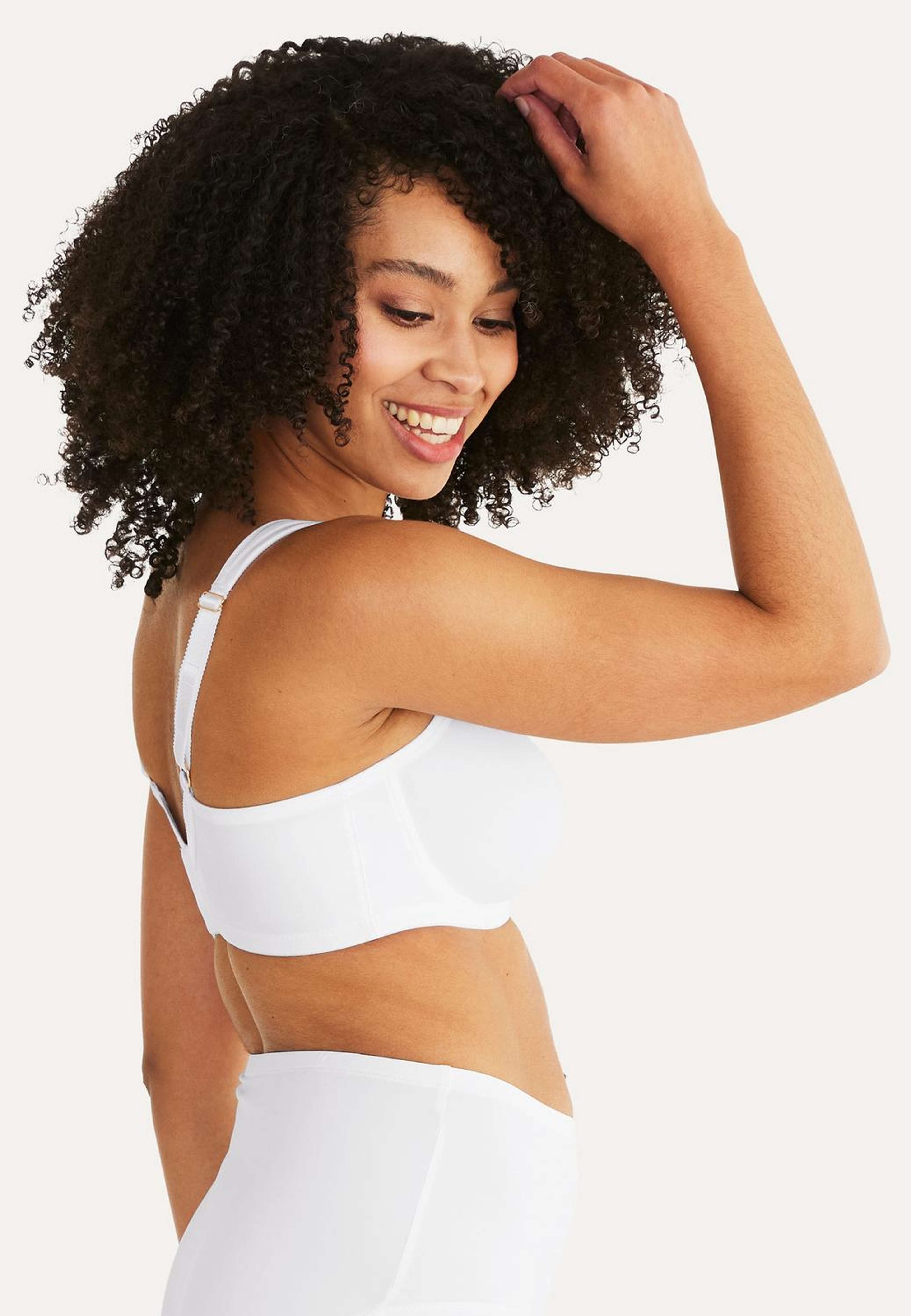Clean Curves Formpressad Bygel-bh, från Swegmark, i färgen white. Klicka för att öppna bilden i stort format